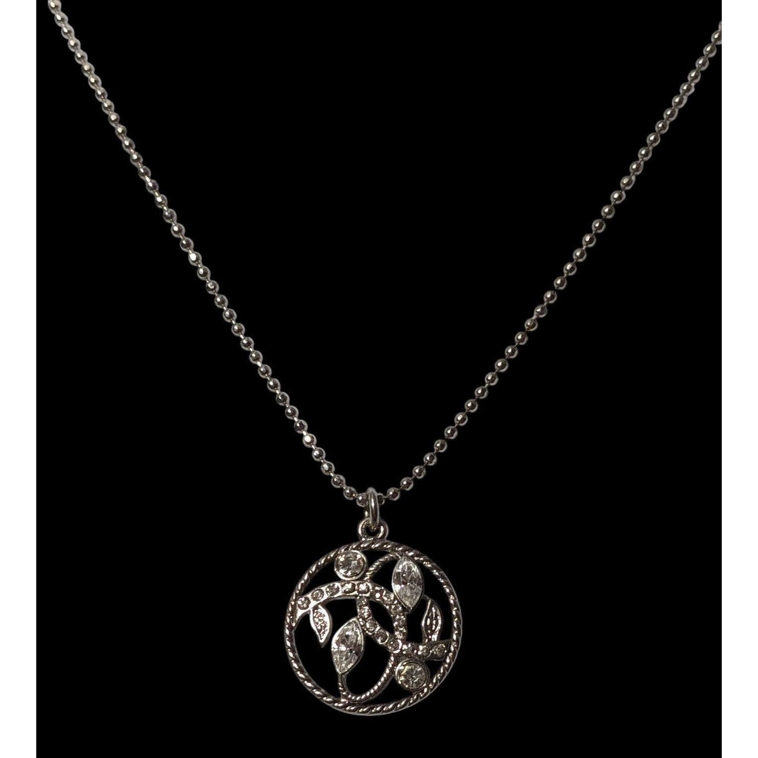 Other Fantasy Floral Rhinestone Silver Tone Pendant Necklace Size ONE SIZE - 3 Thumbnail