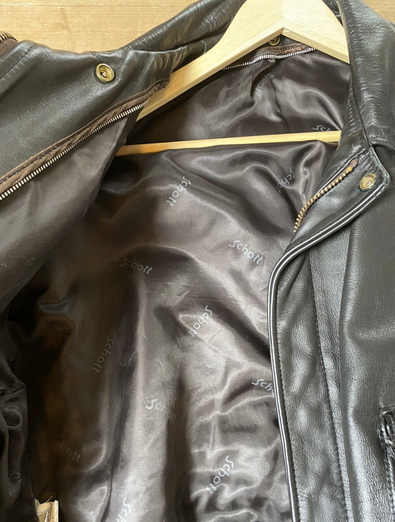 Schott A-2 Leather Flight Jacket (Vintage) Size US M / EU 48-50 / 2 - 4 Thumbnail