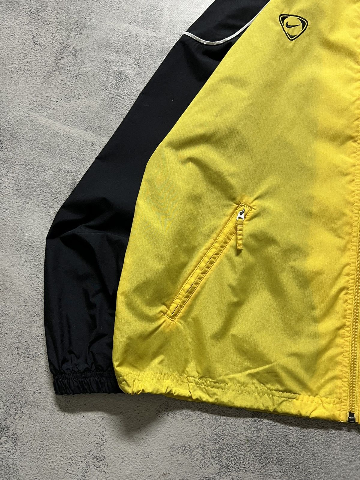 Nike × Vintage Vintage Y2k Nike 💛 Nylon Jacket 00’s Size US L / EU 52-54 / 3 - 9 Thumbnail