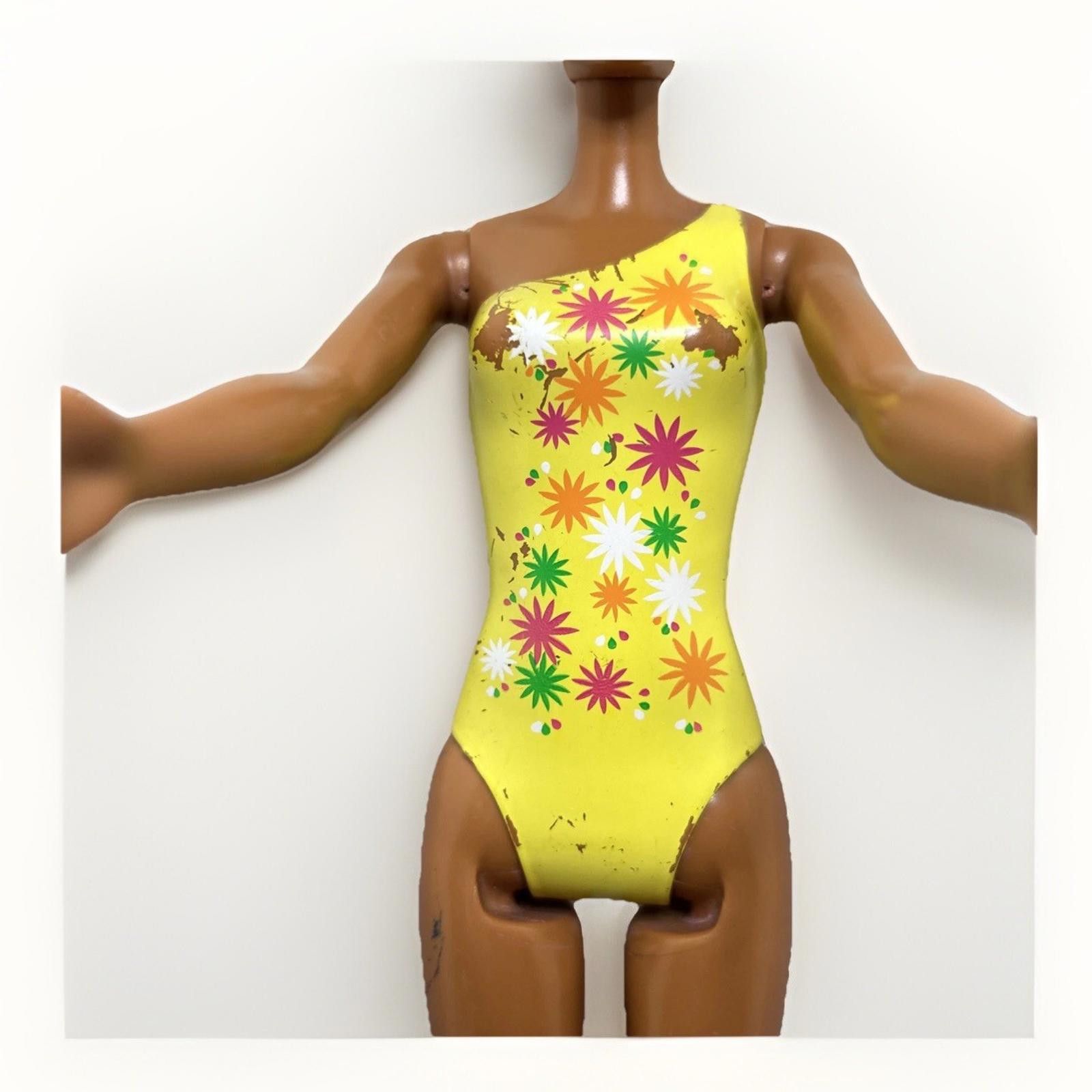 Designer BARBIE Color Reveal Pizzazz Face Brown Hair Yellow Swimsuit Size ONE SIZE - 3 Thumbnail