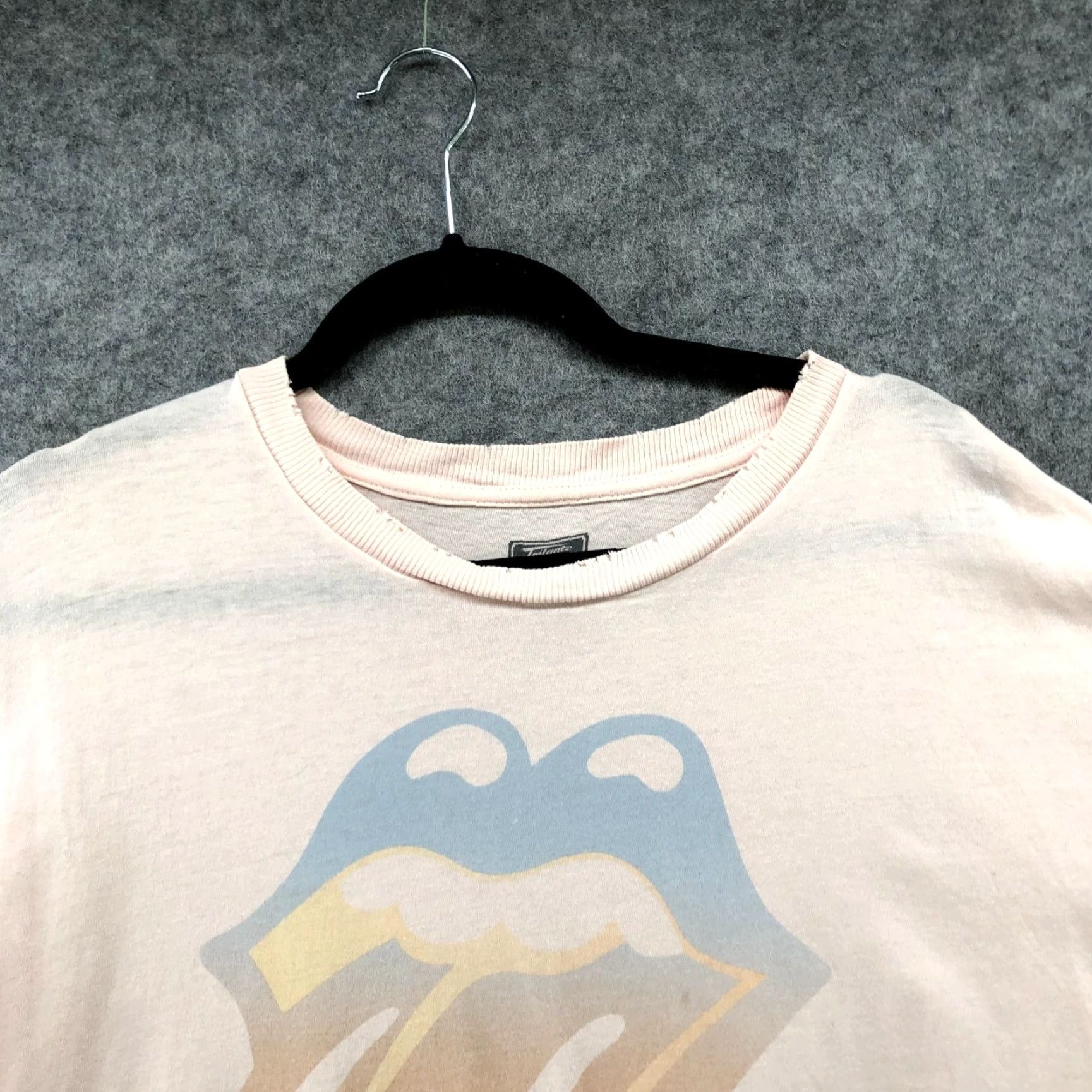 American Eagle Outfitters American Eagle Outfitters Rolling Stones Band Tee Womens S Pink Oversized T Shirt Distressed Size S / US 4 / IT 40 - 4 Thumbnail