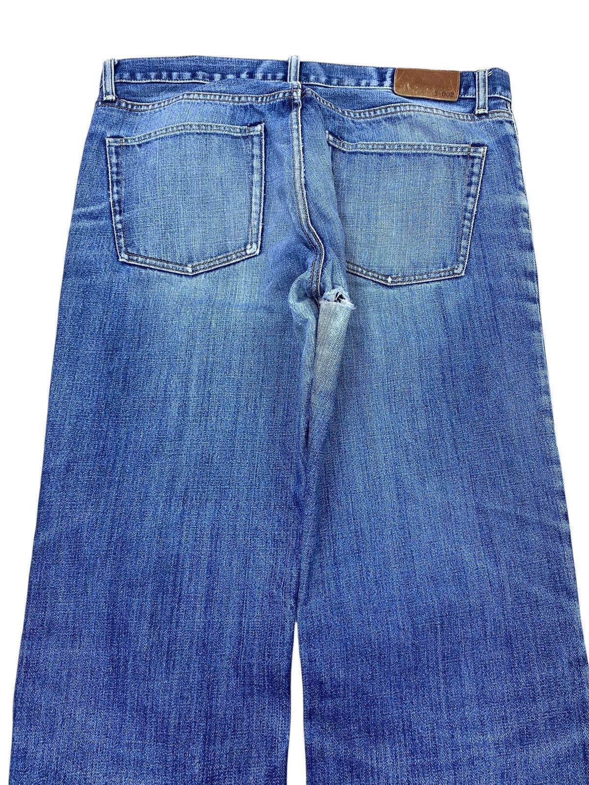 Uniqlo Uniqlo Faded Dark Wash Whiskers Style Loose Jeans Size US 35 - 4 Thumbnail