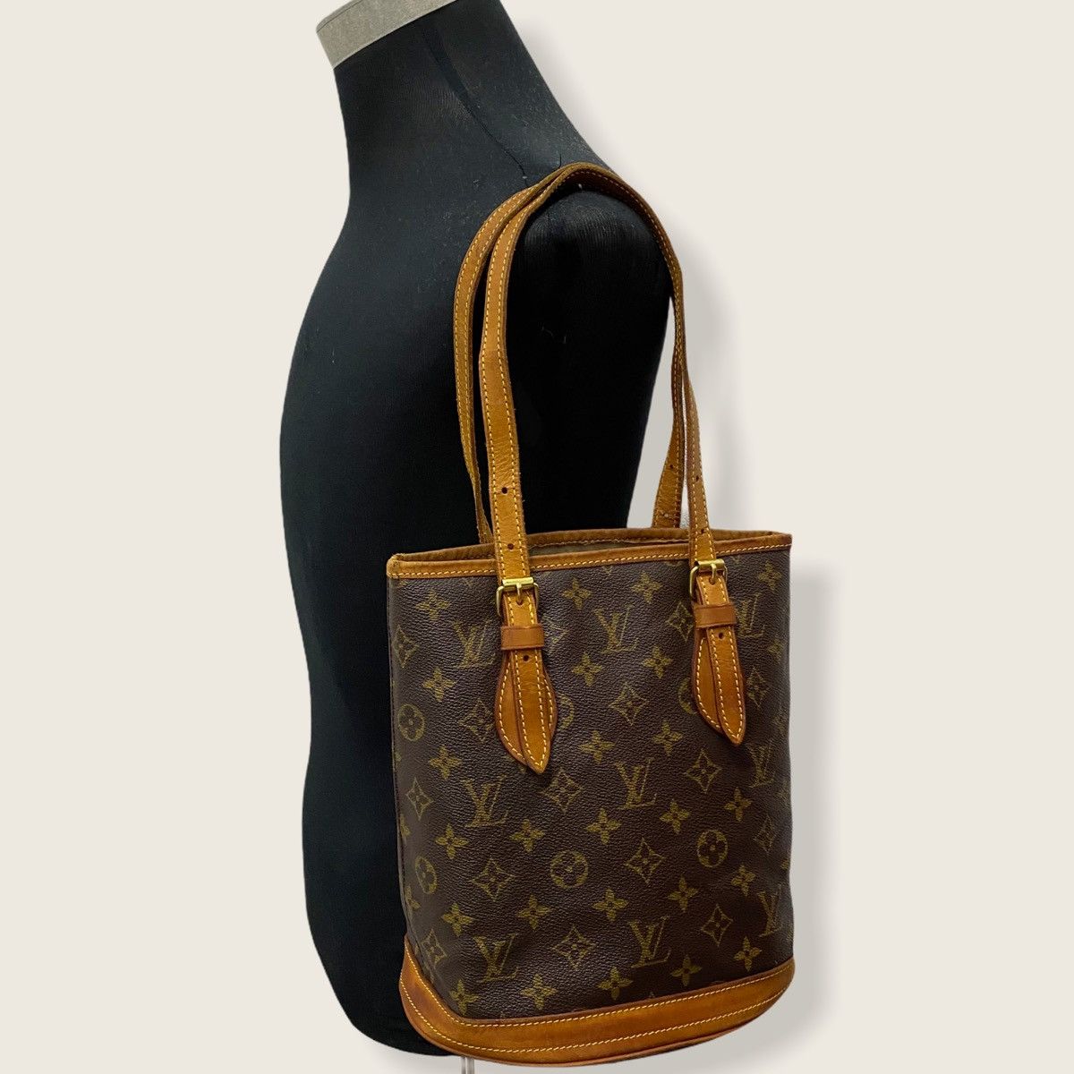 Louis Vuitton ‼️LASTDROP‼️ AUTHENTIC LOUIS VUITTON MONOGRAM BUCKET PM BAG Size ONE SIZE - 17 Thumbnail