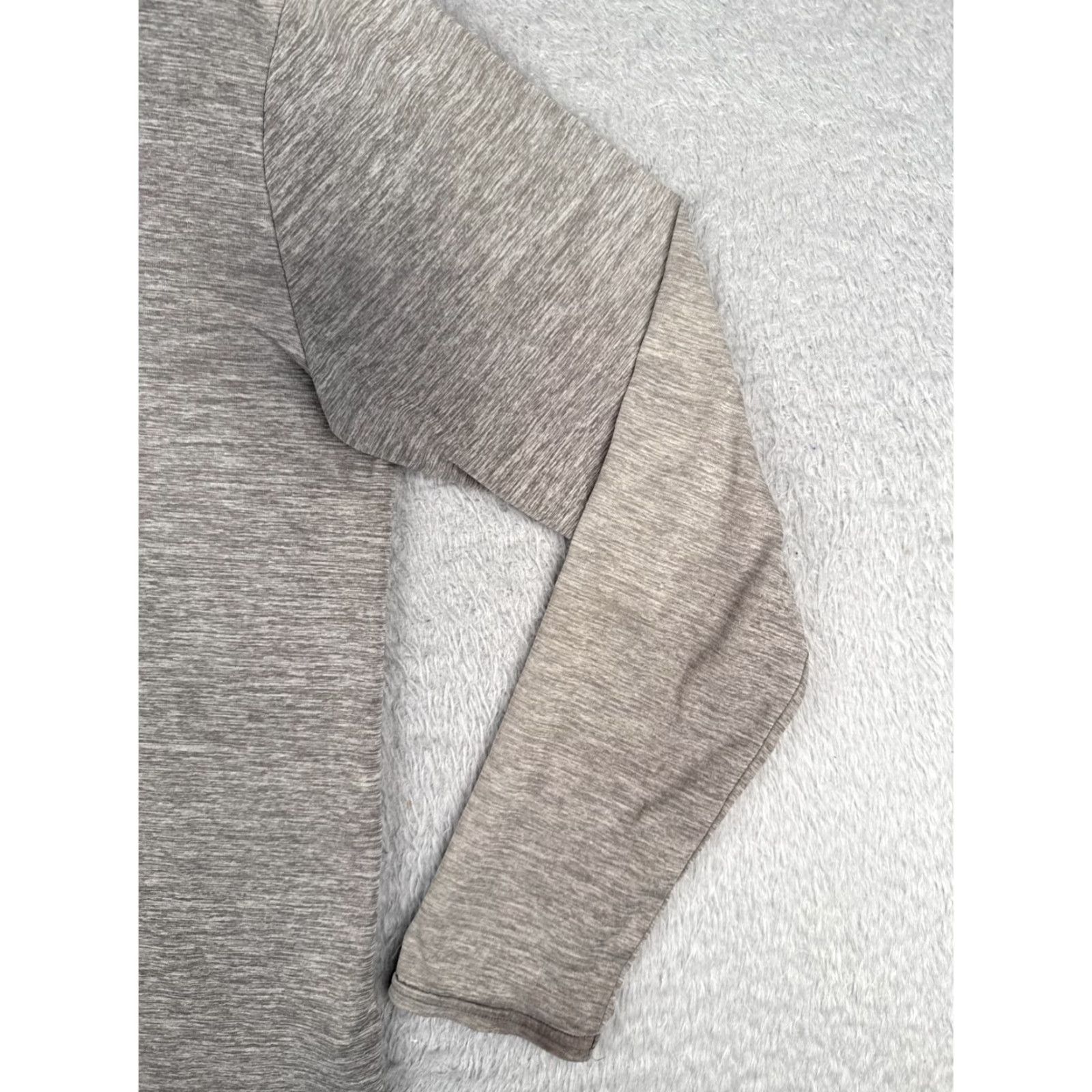 Patagonia Patagonia Hoodie Women Small Gray Pullover Polyester Logo Sweatshirt Hooded Lightweight Activewear Size S / US 4 / IT 40 - 2 Thumbnail