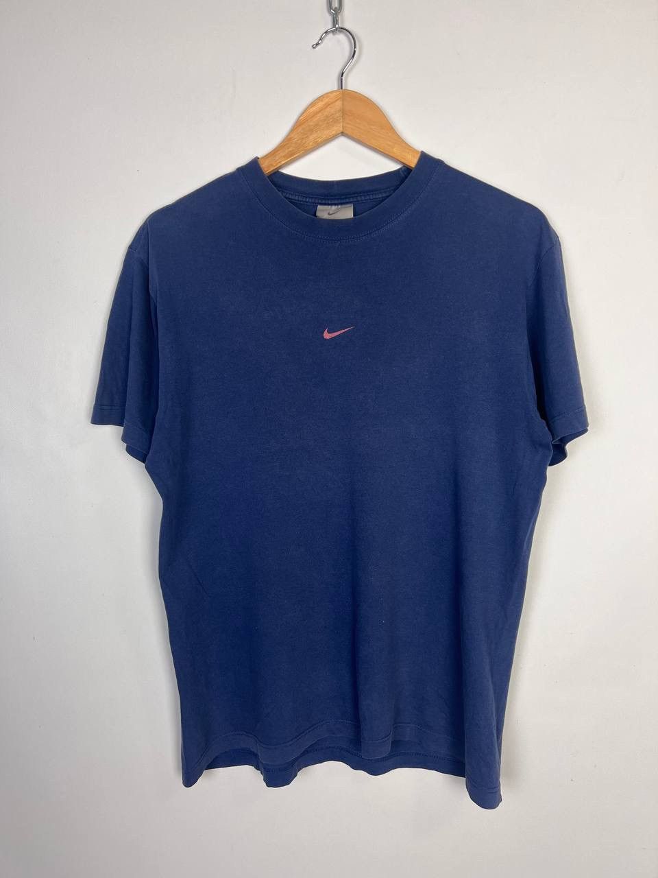 Other Vintage Nike centr logo swoosh Y2K t shirt Size US S / EU 44-46 / 1 - 4 Thumbnail