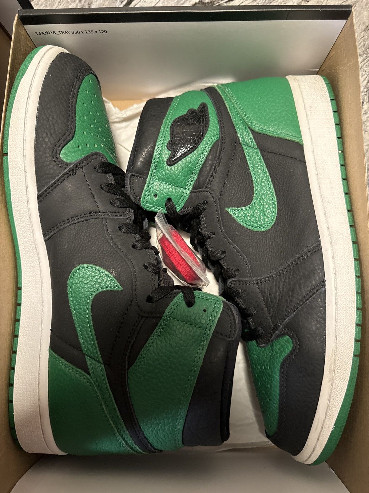 Jordan Brand × Nike Size 12 - Jordan 1 Retro OG High Pine Green 2.0 Size US 12 / EU 45 - 10 Thumbnail