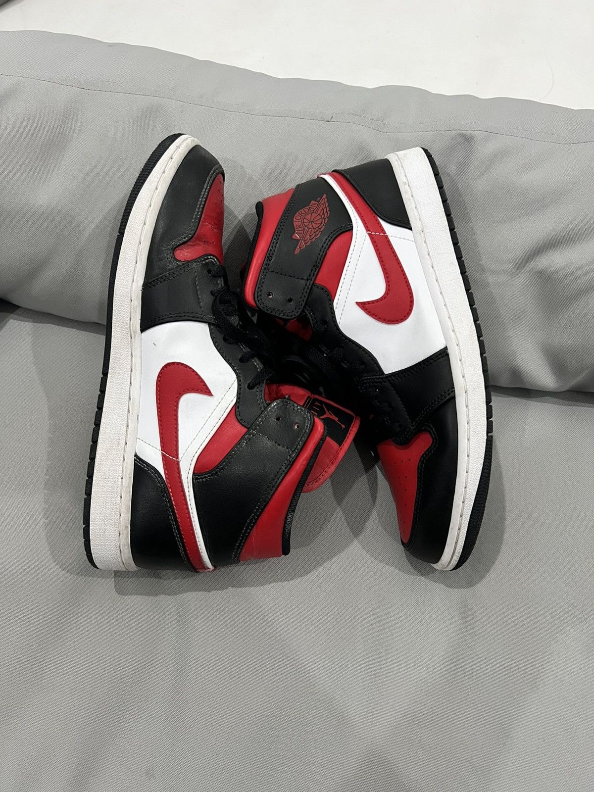 Jordan Brand × Nike 🩸RARE🩸Nike Air Jordan Mid White Black Red Shoes Size US 11 / EU 44 - 6 Thumbnail