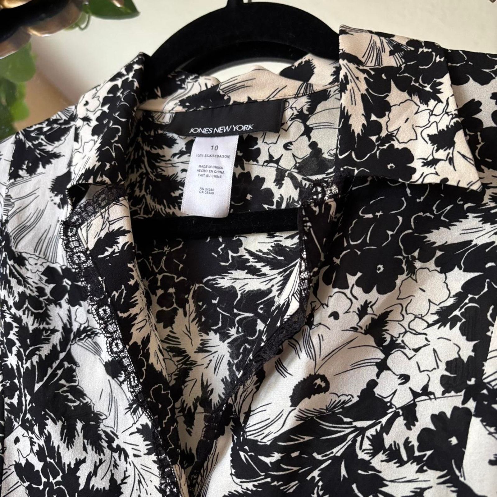 Jones New York Vintage Jones New York Poppy Silk Button Down Blouse 10 Size L / US 10 / IT 46 - 3 Thumbnail