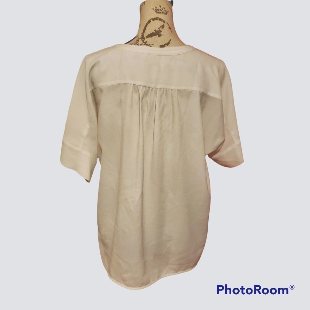 Nordstrom Nordstrom Ladies Size Medium Ivory Cloud Flowy Split Neck Sh Size M / US 6-8 / IT 42-44 - 3 Thumbnail
