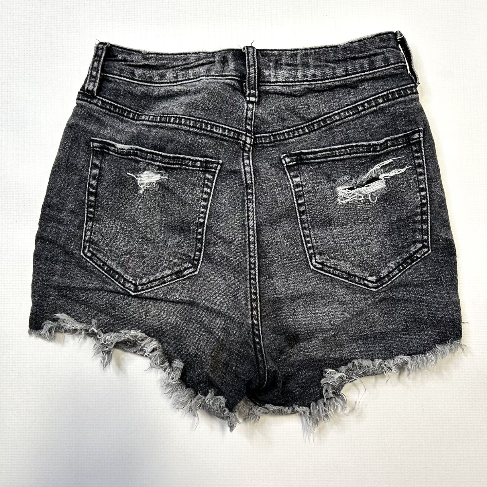 Vintage VINTAGE WE THE FREE Distressed High Rise Cut-Off Jean Shorts 28 Black Size 28" / US 6 / IT 42 - 3 Thumbnail