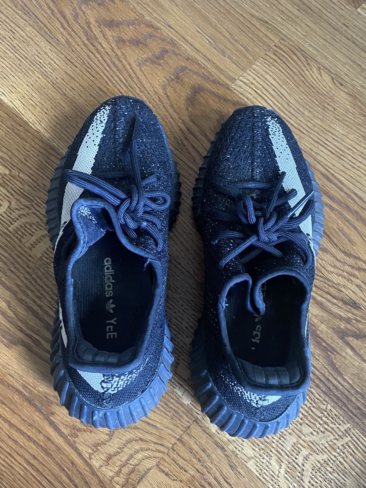 Adidas × Kanye West adidas YEEZY BOOST 350v2 Oreo Size US 6 / EU 39 - 4 Thumbnail
