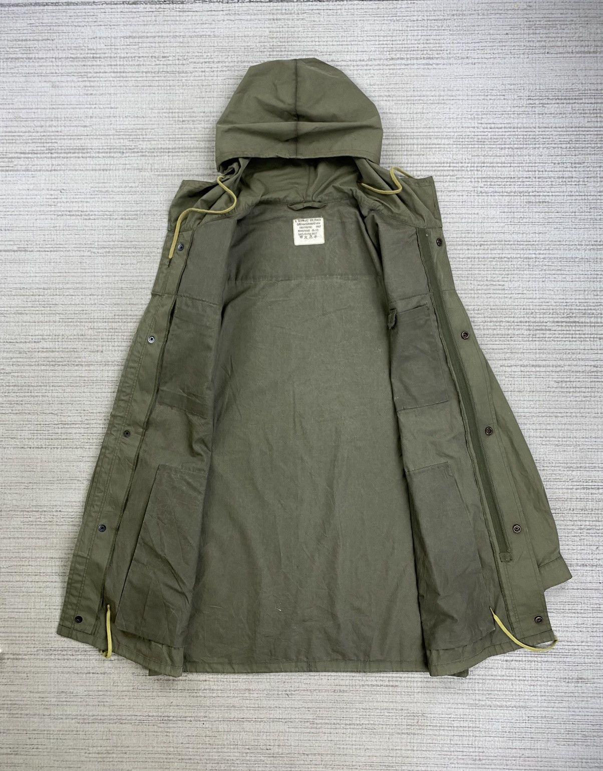 Vintage Vintage German BW (Bundeswehr) 80's OD Mountain Parka Size US XL / EU 56 / 4 - 6 Thumbnail