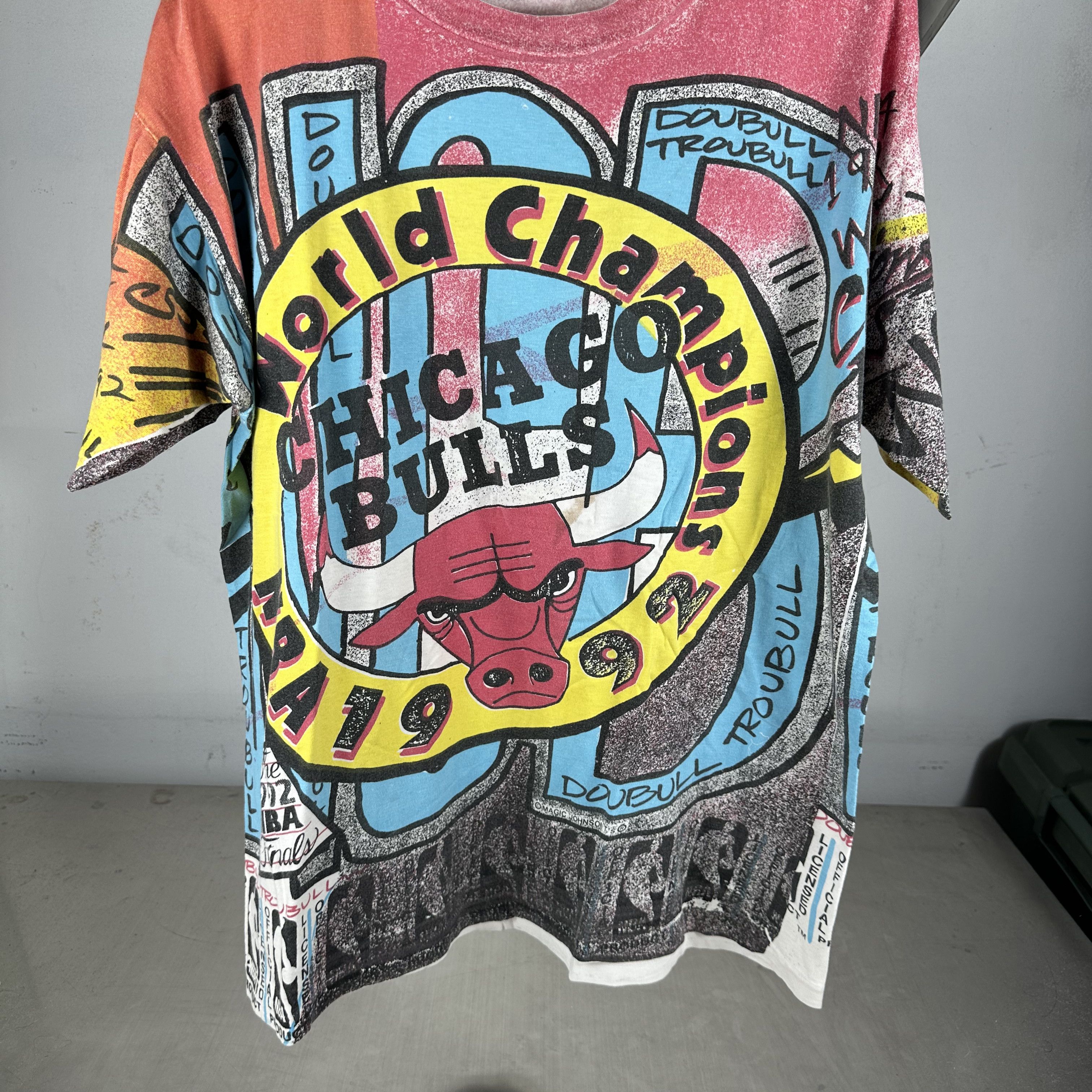 Vintage Vintage 1992 Chicago Bulls NBA World Champions AOP T-Shirt Size US XL / EU 56 / 4 - 2 Thumbnail
