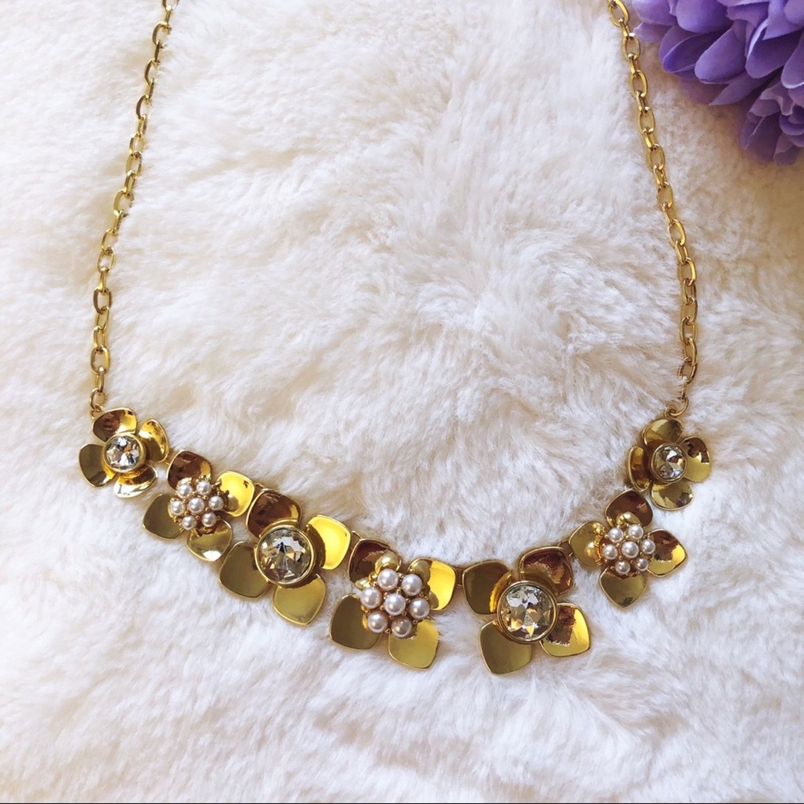Ann Taylor Ann Taylor Pearlized Floral Statement Necklace Size ONE SIZE - 4 Thumbnail