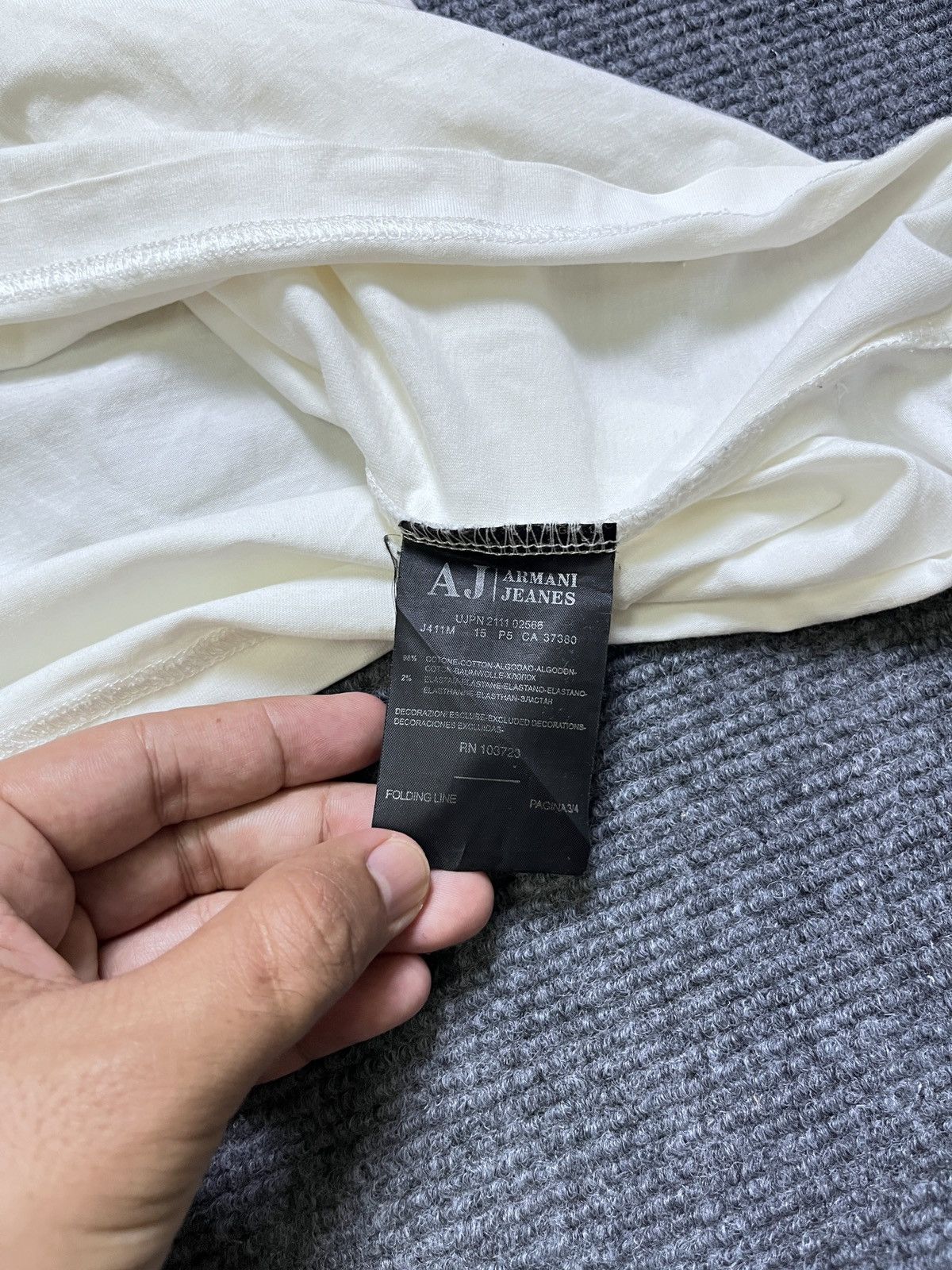 Armani Armani Jeans graphic T-shirt featuring contrast crew neck Size S / US 4 / IT 40 - 15 Thumbnail