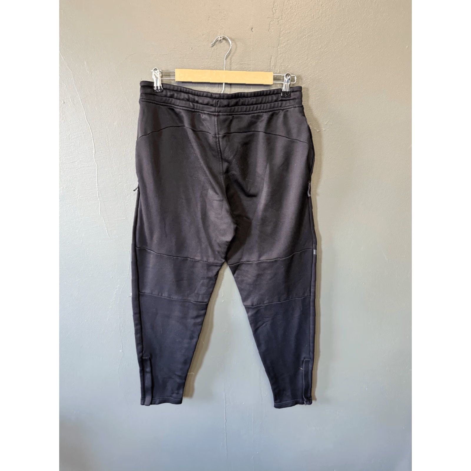 Under Armour Under Armour Mens Black Jogger Pants Size L Drawstring Regular Activewear Pants Mens Black Jogger with Drawstring Size US 33 - 2 Thumbnail