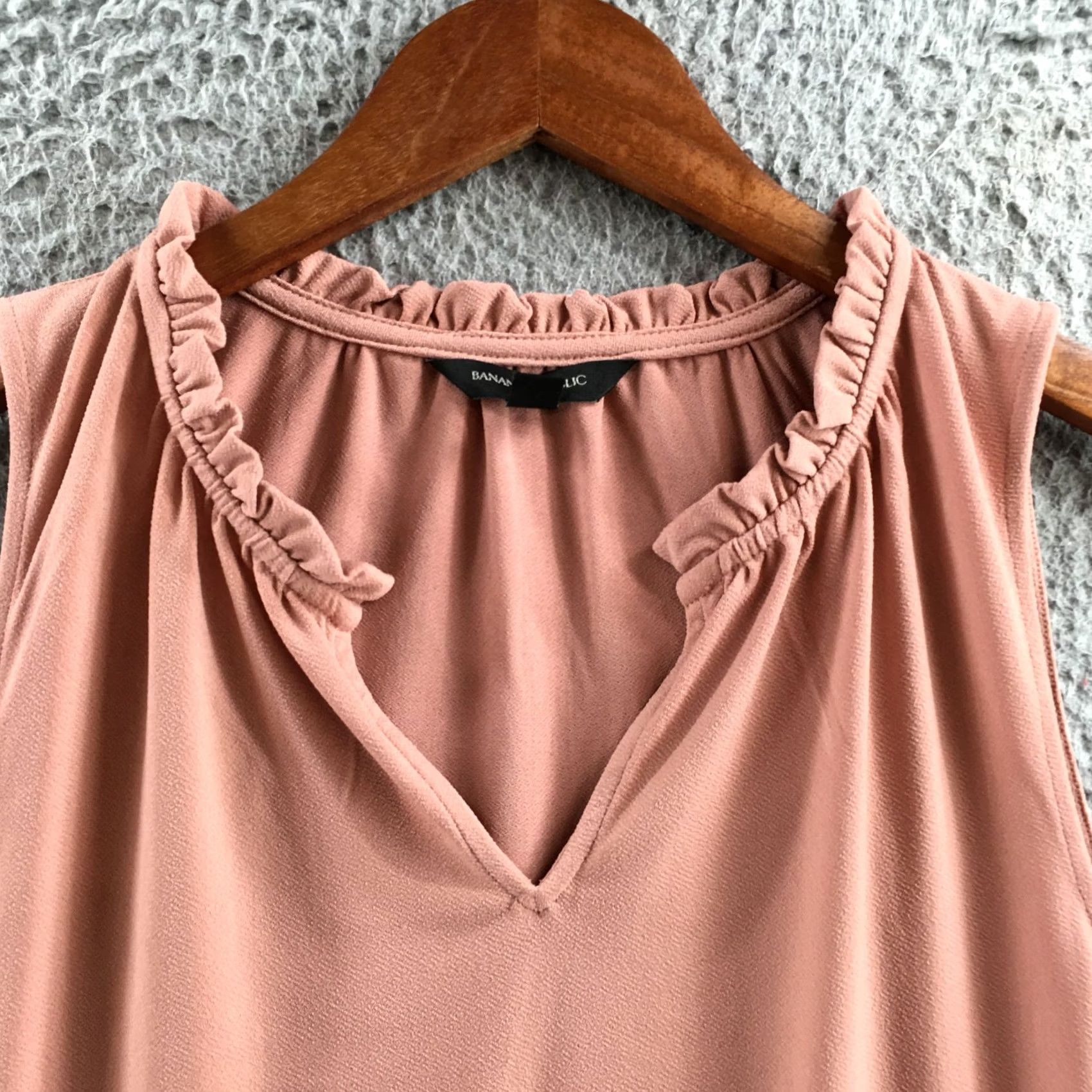 Banana Republic Banana Republic Blouse Womens Small Pink Sleeveless Ruffle V-Neck Tank Top Size S / US 4 / IT 40 - 3 Thumbnail