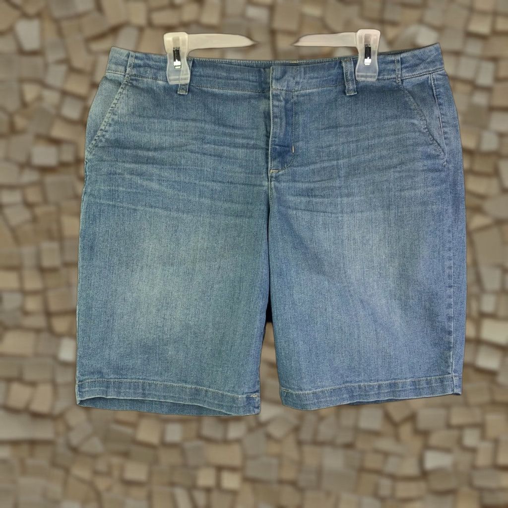 Apt. 9 Apt 9 Bermudas Women 16 Denim Jean Shorts Blue Bermuda Denim Shorts (Regular) Women’s 16 Blue Size 25" / US 0 / IT 36 - 1 Thumbnail