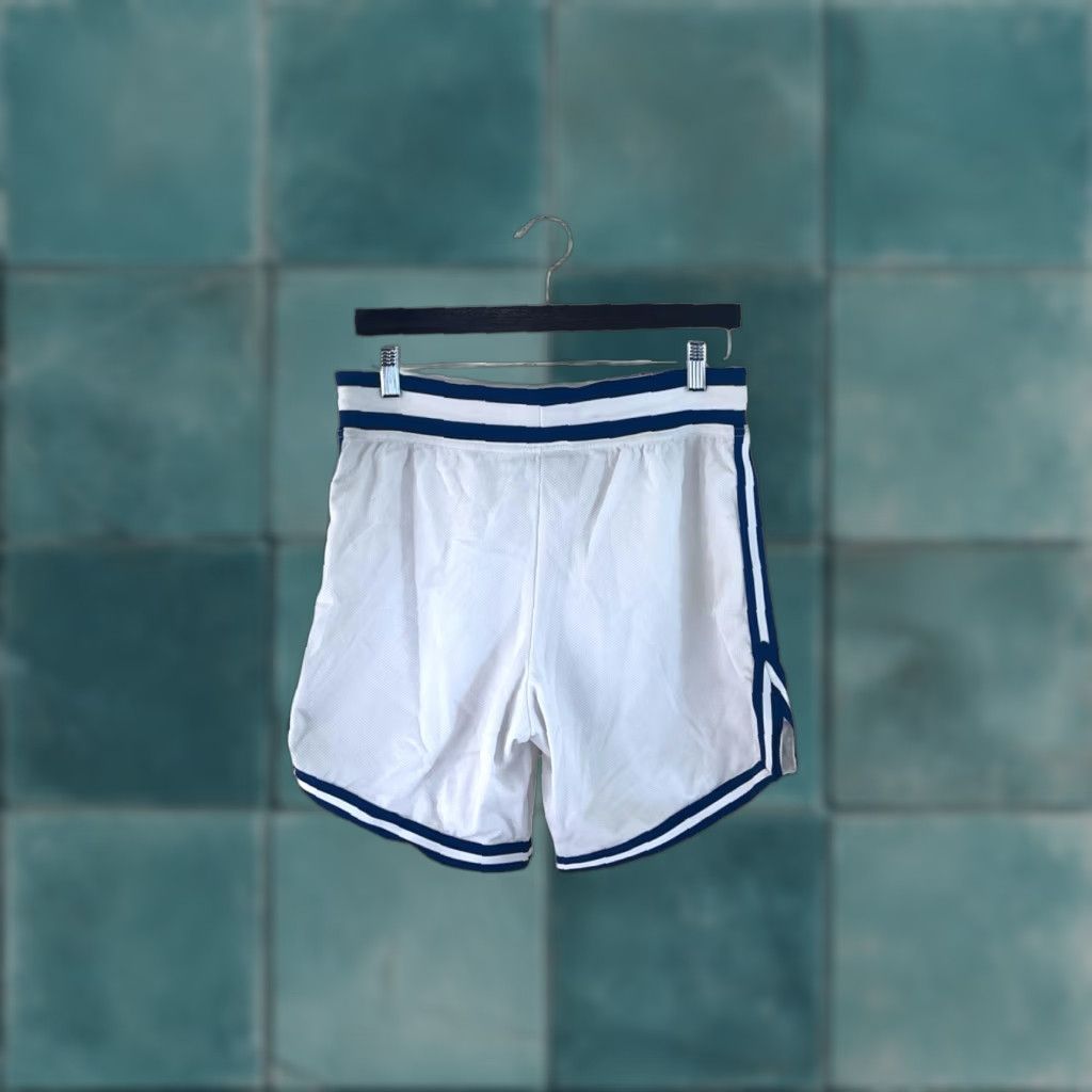 Vintage VINTAGE Betlin Nylon Basketball Shorts Mens Large Deadstock NWOT USA Made Athletic 90s White Navy Slim Side Slits 7” Inseam Drawstring Waist Size US 33 - 1 Thumbnail