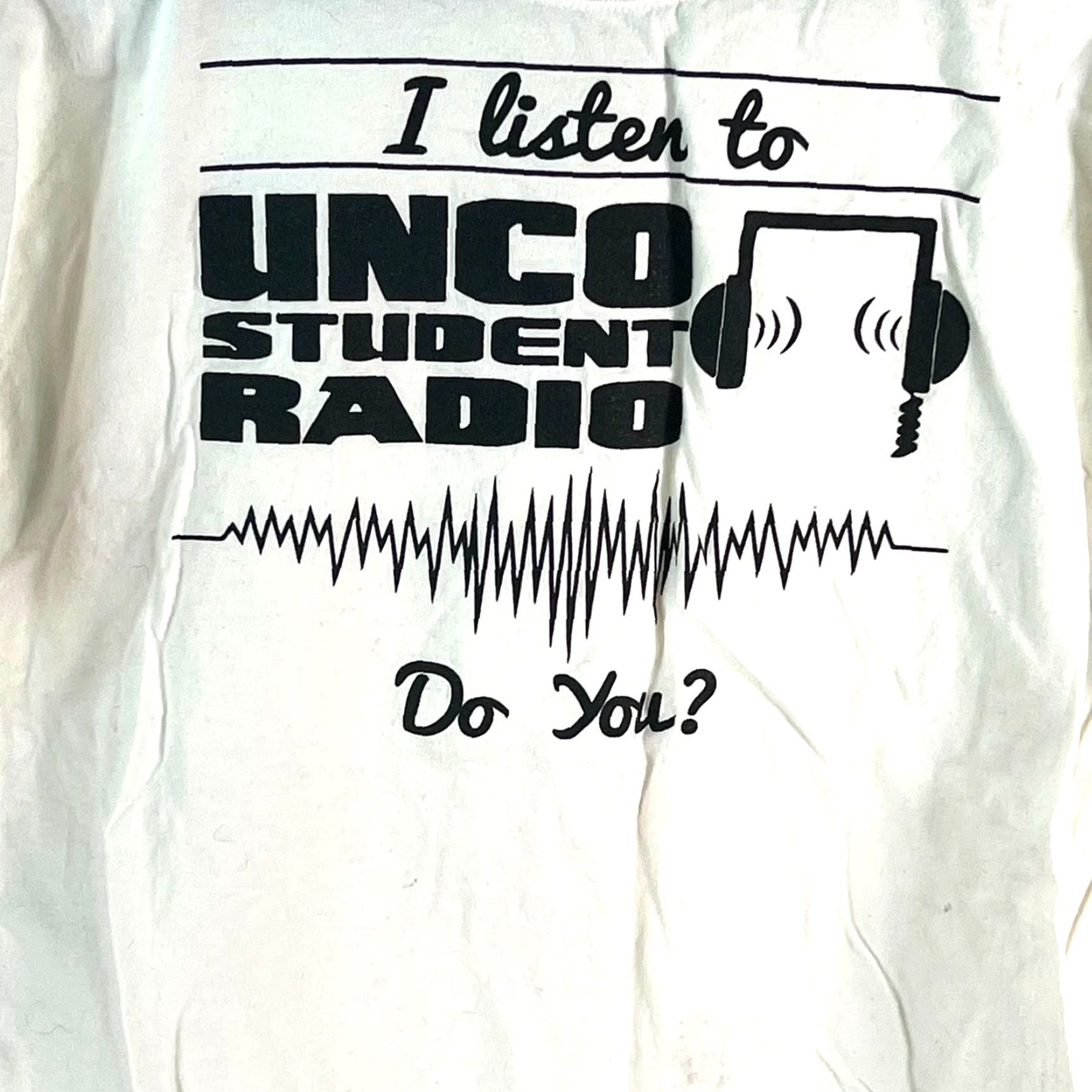 Hanes Hanes Beefy Graphic T-Shirt I Listen To Unco Student Radio Ivory Size Large Mens Size US L / EU 52-54 / 3 - 3 Thumbnail
