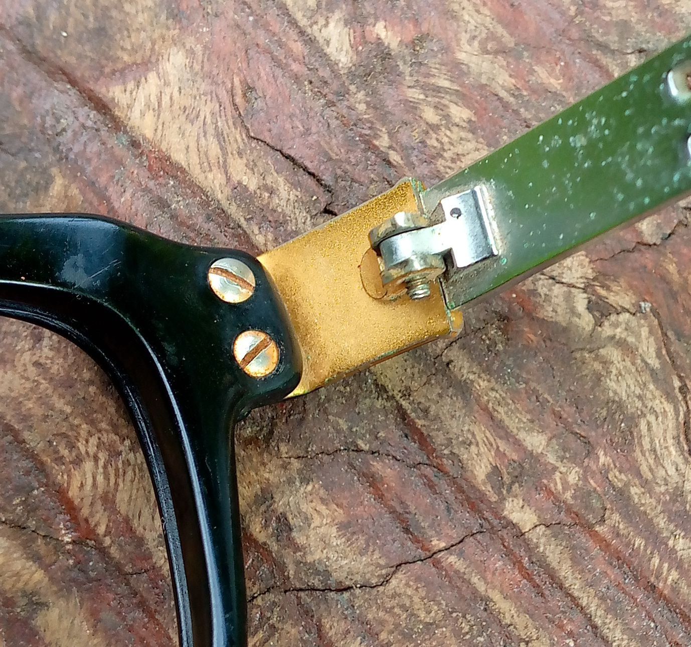 Vtg Swing Frame Sunglasses