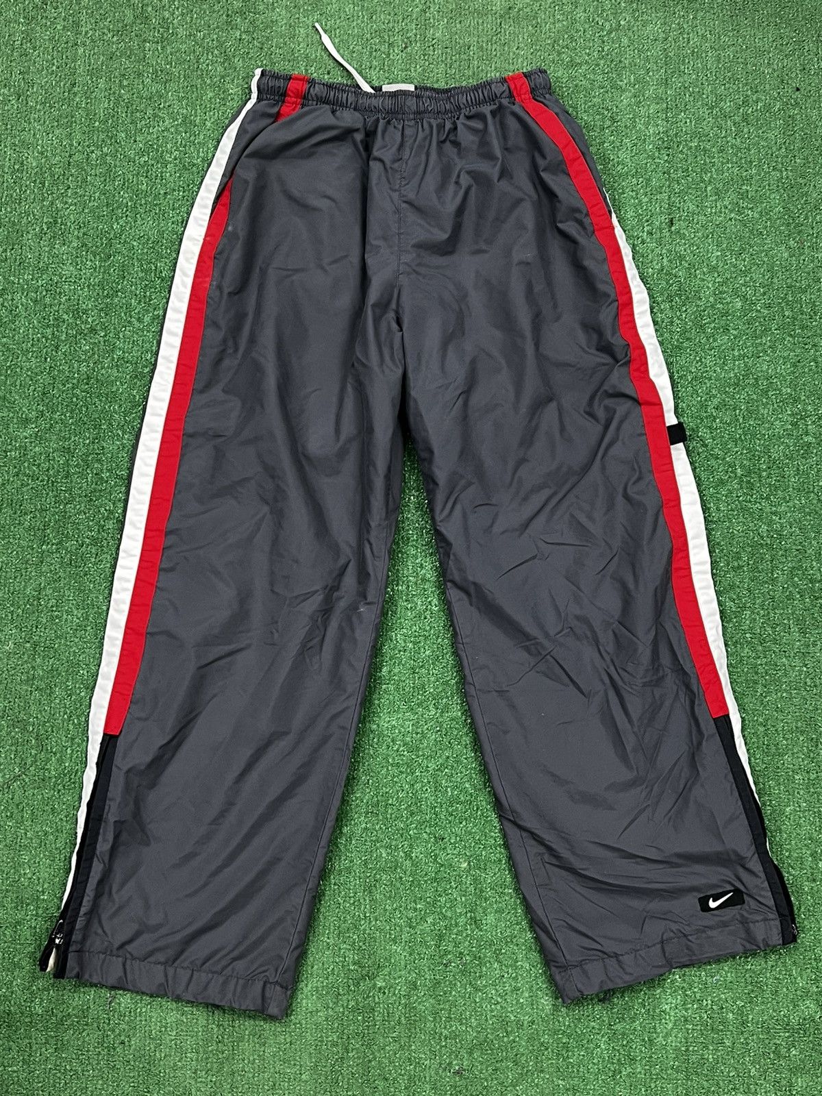 Nike Vintage Y2k Nike Silver Tag Youth Joggers Size US 28 / EU 44 - 1 Thumbnail