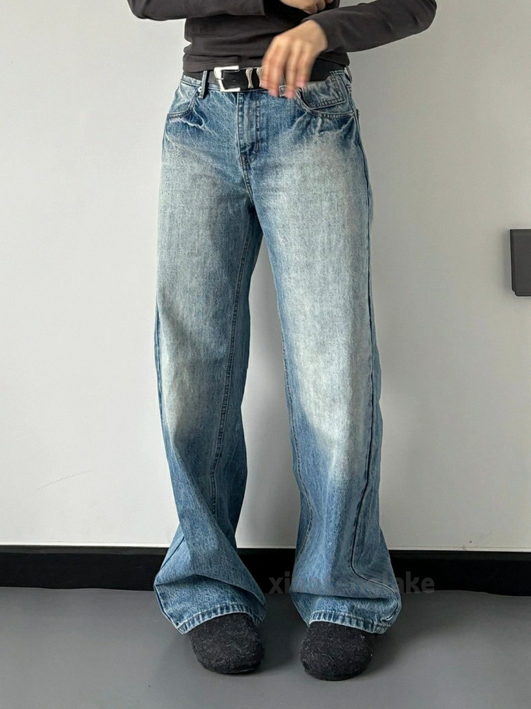 loose washed faded y2k baggy gradient flared jeans