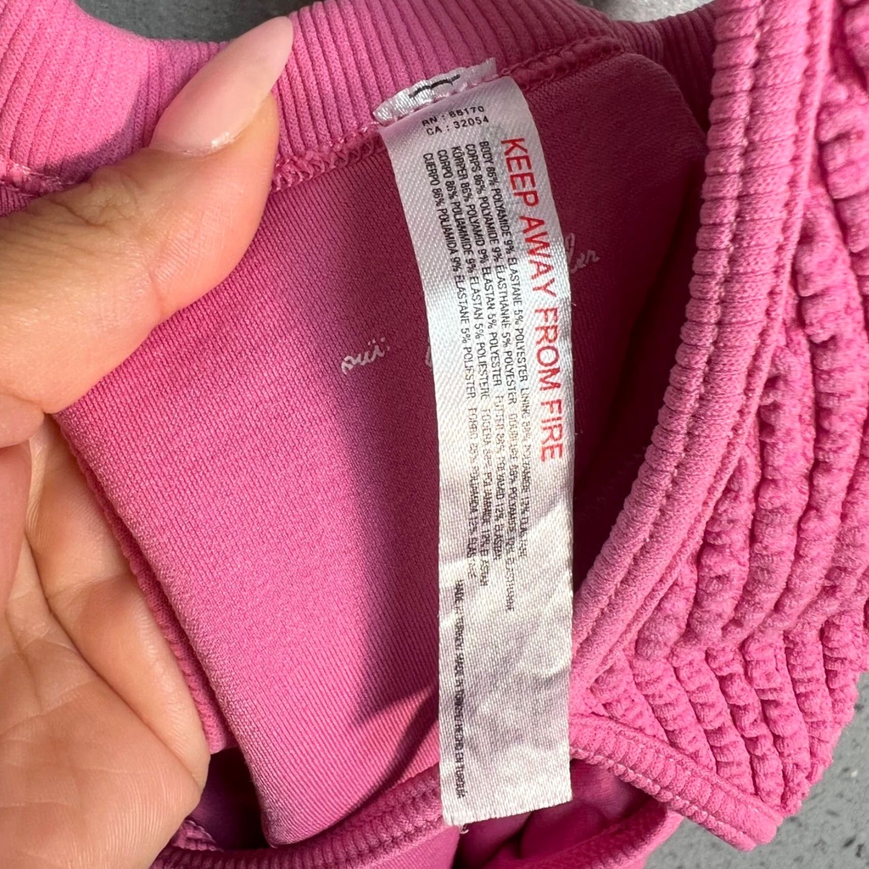 Vintage VINTAGE Out From Under Womens Swimsuit One-Piece M/L Pink Textured Fabric Beachwear Size ONE SIZE - 4 Thumbnail
