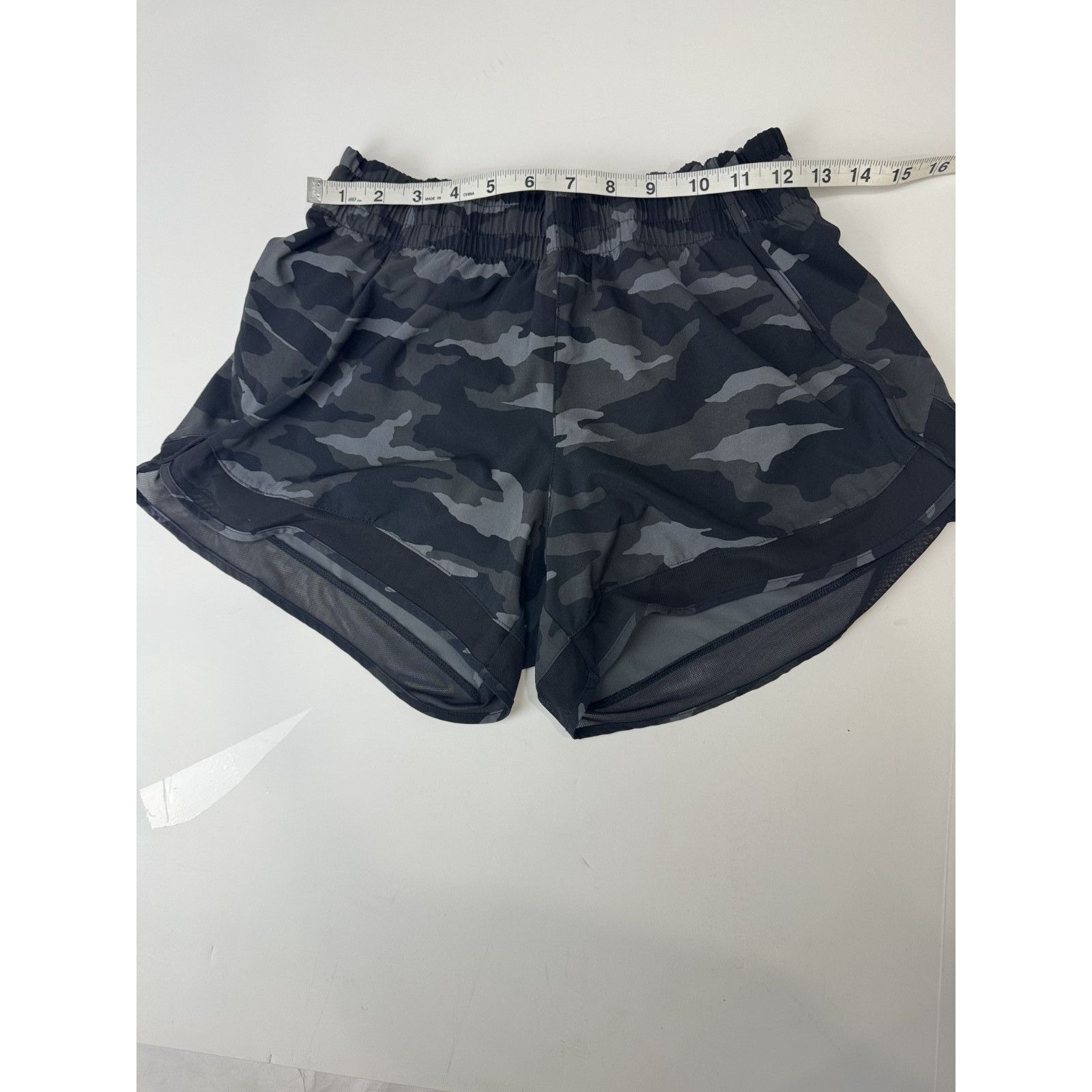 Athleta Athleta Printed Mesh Racer Run 4" Shorts Sheer Trim XS Size 26" / US 2 / IT 38 - 4 Thumbnail
