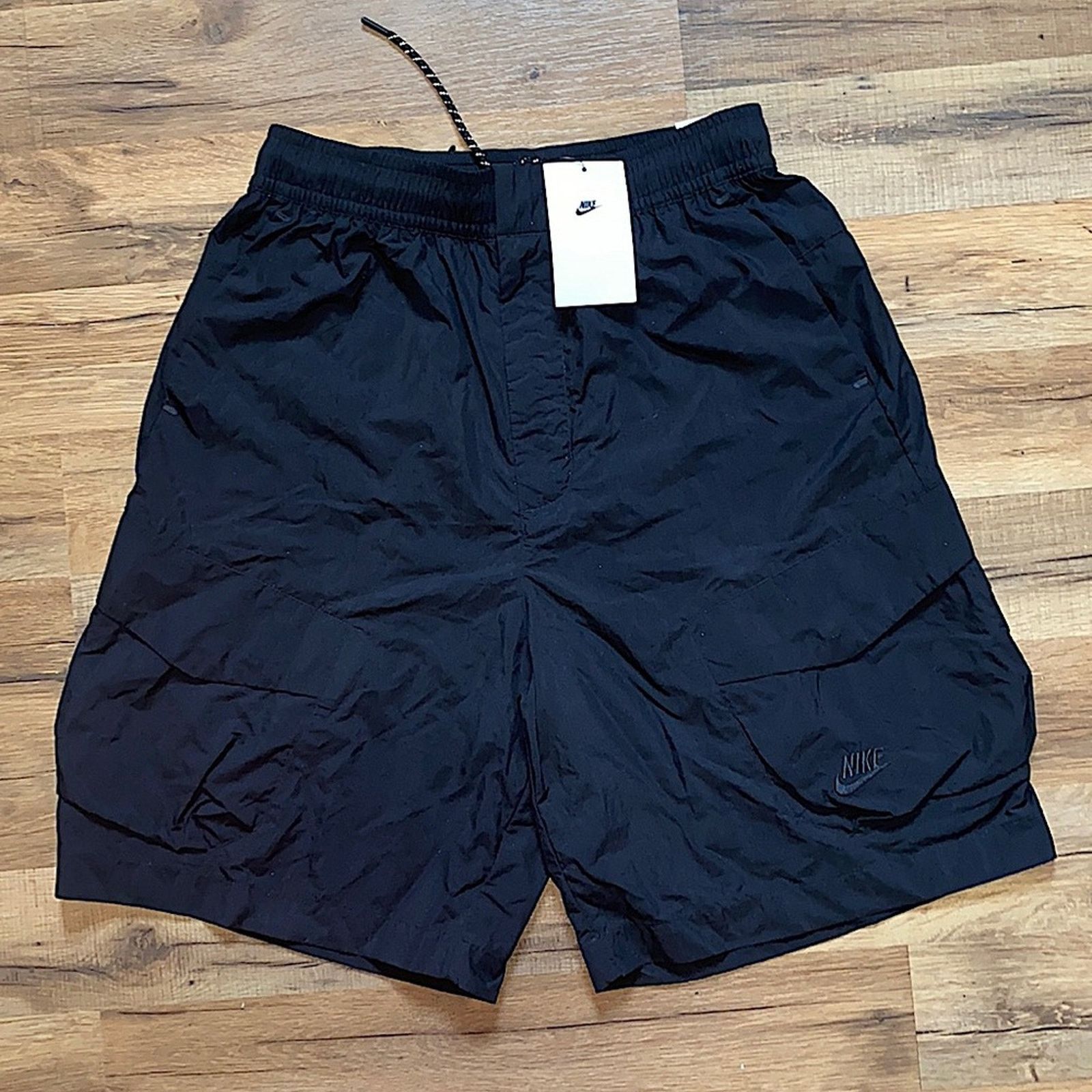 Nike Nike tech woven windbreaker cargo shorts Size US 30 / EU 46 - 1 Thumbnail