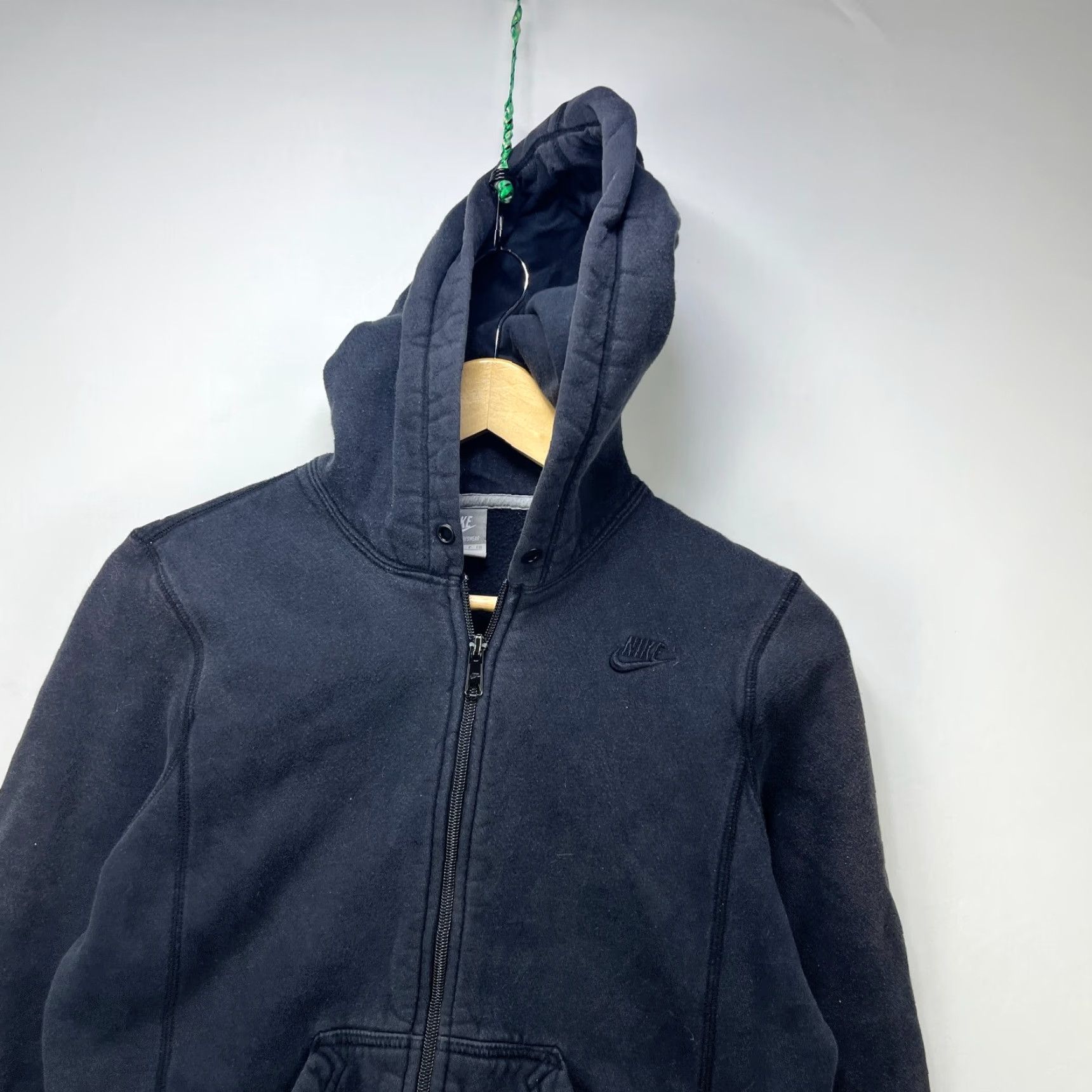 Nike VINTAGE Nike Hoodie Women's Small PS Black Zip Full Zip Swoosh 90s Y2K Size S / US 4 / IT 40 - 5 Thumbnail