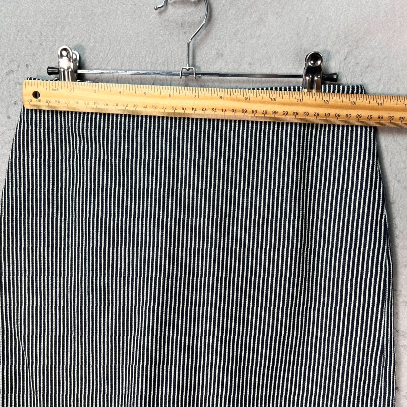 Club Monaco VINTAGE Club Monaco Skirt Womens 4 Black White Striped Knee Length Pencil Slit Cotton Casual Styled Womens Skirt Mens? Size 27" / US 4 / IT 40 - 5 Thumbnail