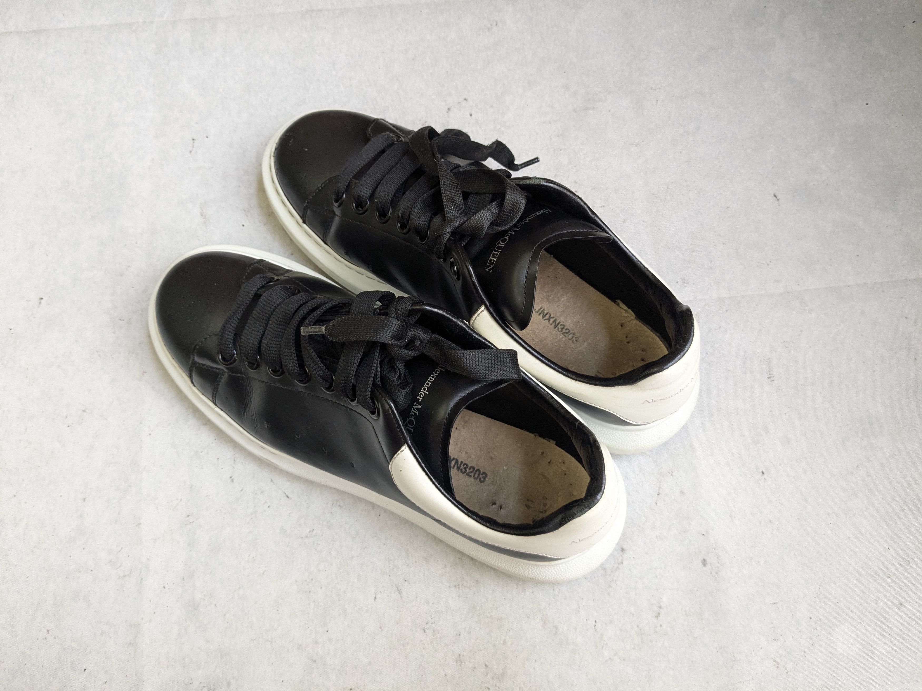 Alexander McQueen Alexander Mcqueen Oversized Larry Sneakers 8 41 Black White Size US 8 / EU 41 - 12 Thumbnail