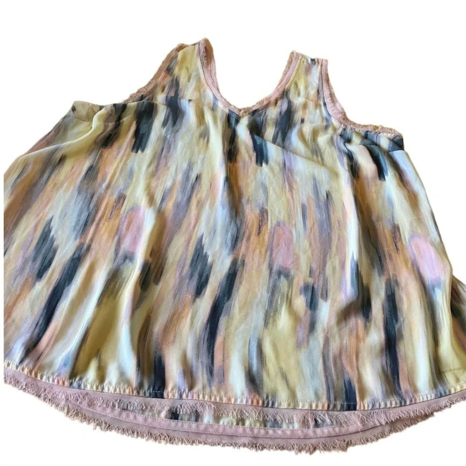The Unbranded Brand Torrid Georgette Raw Edge Tank, size 2X. Tie dyed tank top. Size XXL / US 16-18 / IT 52-54 - 1 Thumbnail