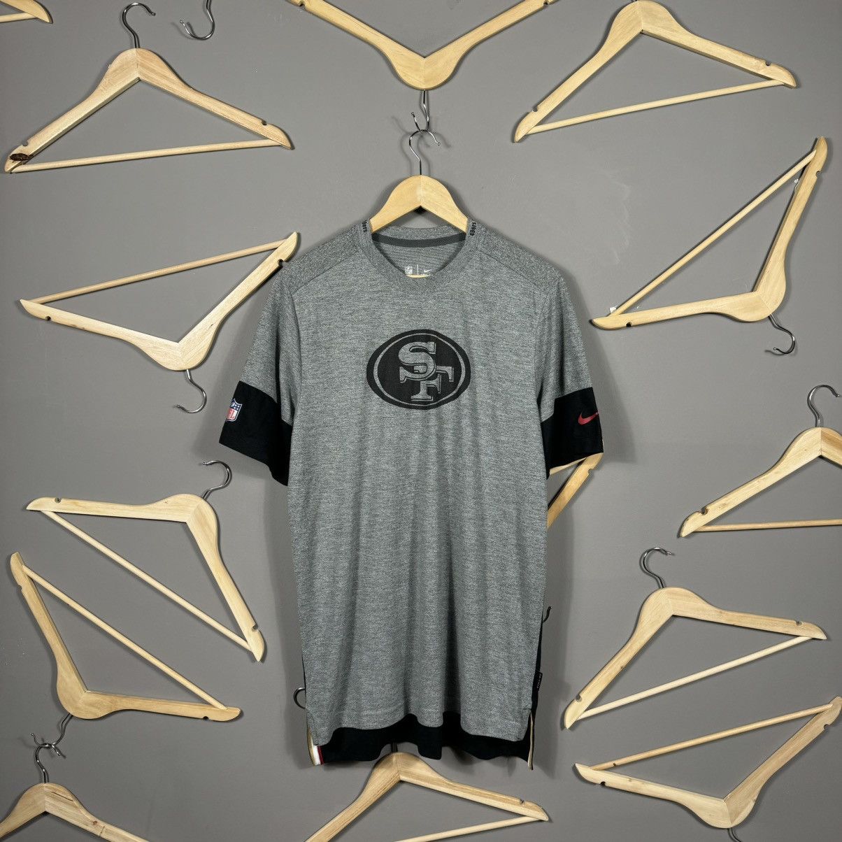 NFL Nike San Francisco 49ers T-shirt Size US L / EU 52-54 / 3 - 1 Thumbnail