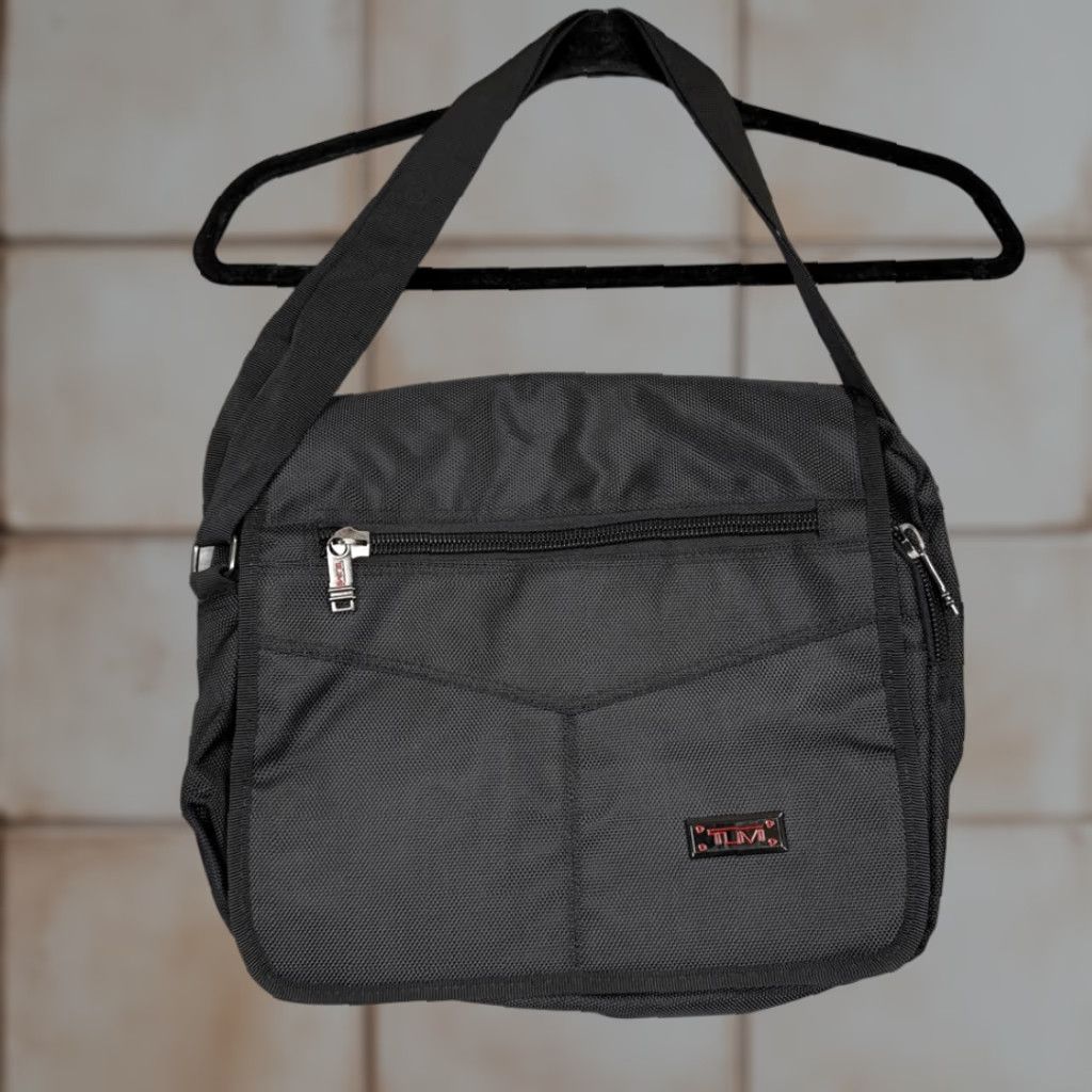 Tumi Tumi T-Tech Crossbody/Laptop/Messenger Bag 5110D Black Nylon Adjustable Strap Unisex Small Women Size ONE SIZE - 1 Thumbnail