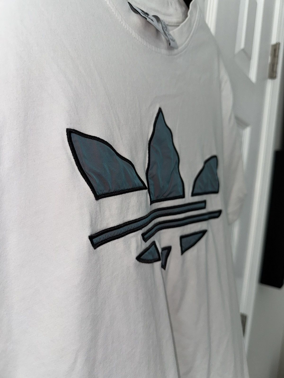Adidas Adidas T-Shirt L Iridescent Trefoil Logo White Cotton Size US L / EU 52-54 / 3 - 6 Thumbnail