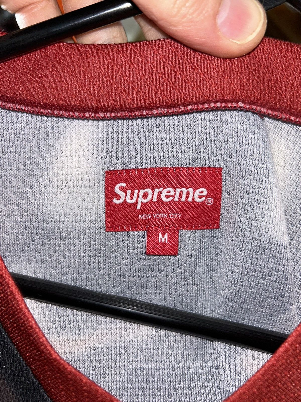 Supreme NEW Supreme Dragon Hockey Jersey FW20 size Medium NEW Size US M / EU 48-50 / 2 - 4 Thumbnail