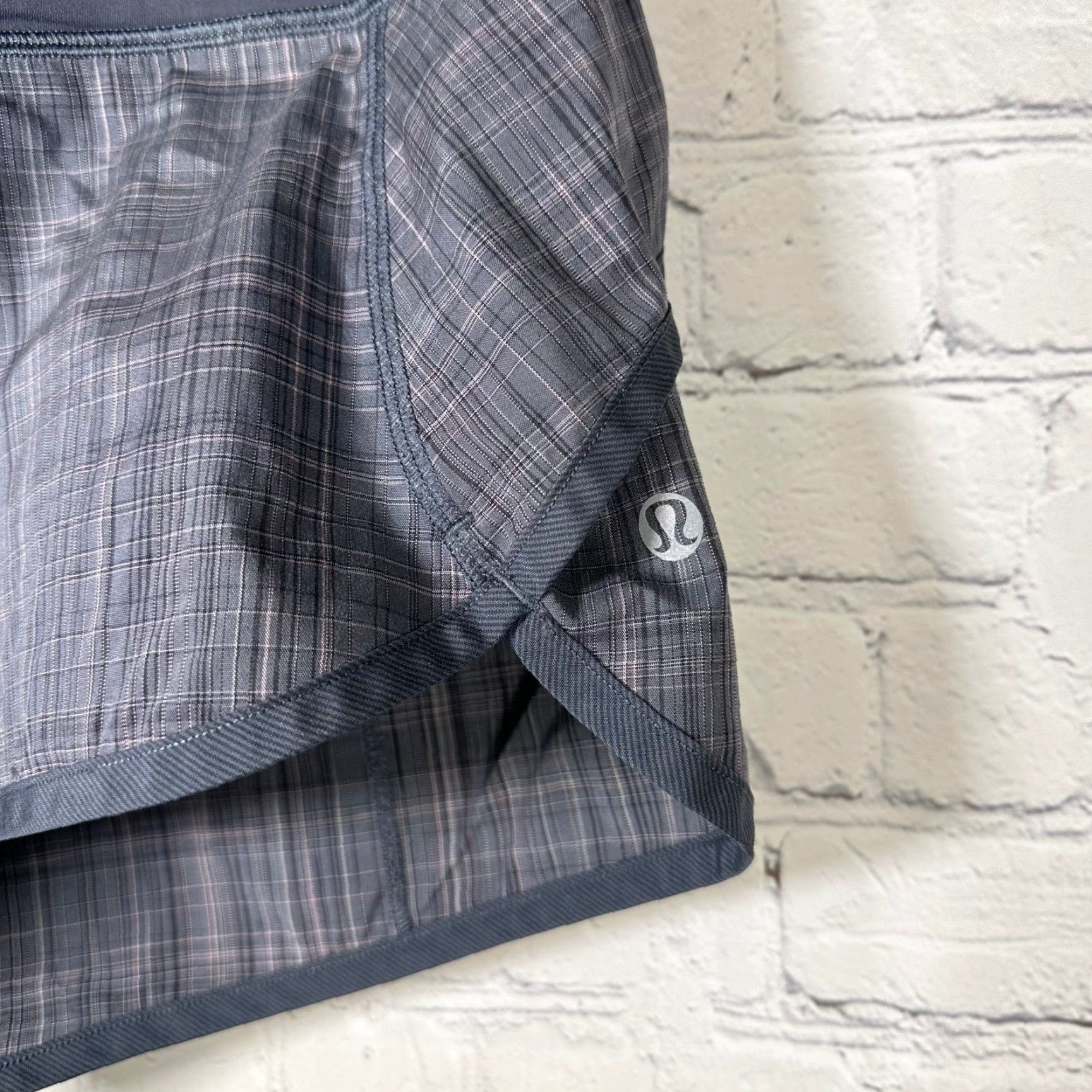Lululemon Lululemon Speed Up Running Shorts Grey Plaid Pink Zipper Pocket Womens Size 10 Size 32" / US 10 / IT 46 - 2 Thumbnail