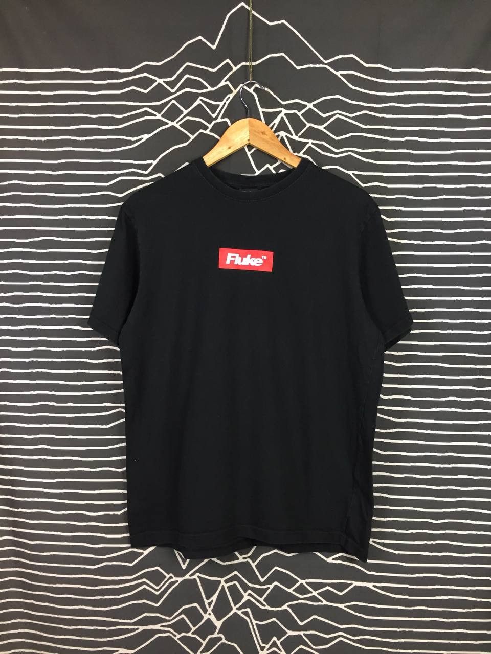 Vintage Vtg Fluke Box Logo Street Outdoor Wear Tee Size US XL / EU 56 / 4 - 1 Thumbnail