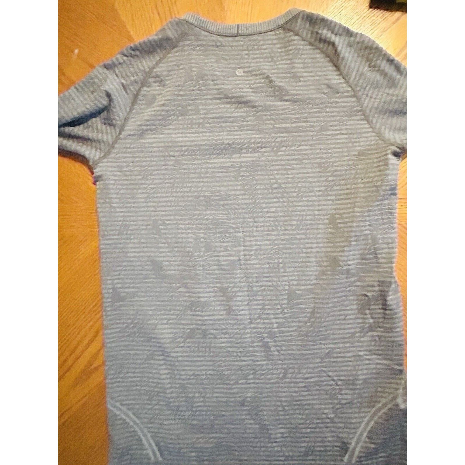 Lululemon Lululemn Shirt Wmn 12 Gry Run Swift Tech Shirt Feathr Pattrn Size XL / US 12-14 / IT 48-50 - 8 Thumbnail