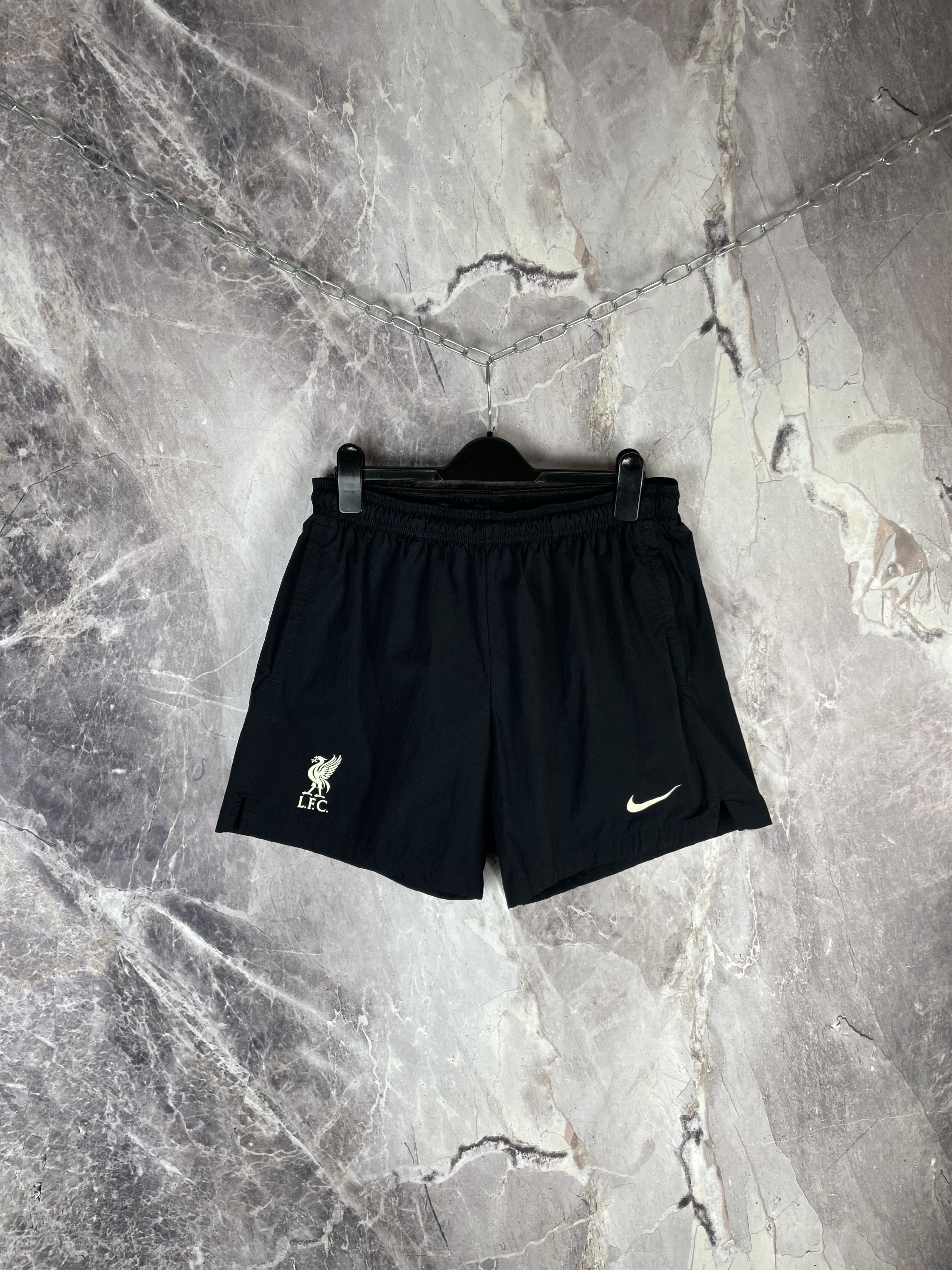 Nike Liverpool Nike soccer shorts Y2k Size US 34 / EU 50 - 1 Thumbnail