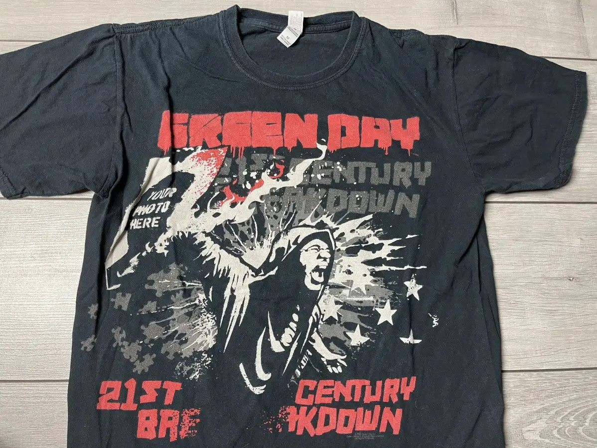 Band Tees Green day Tshirt century rock band size Medium Size US M / EU 48-50 / 2 - 3 Thumbnail