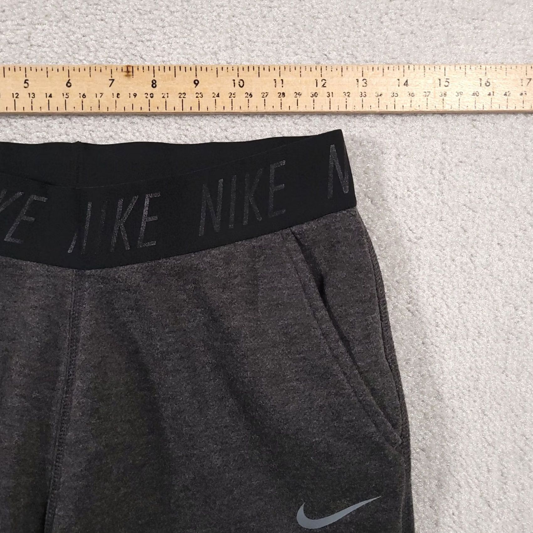 Nike Nike Dri-Fit Capri Crop Sweatpants Capri-Length Fitted Pull On Womens Small Gray Size 28" / US 6 / IT 42 - 7 Thumbnail