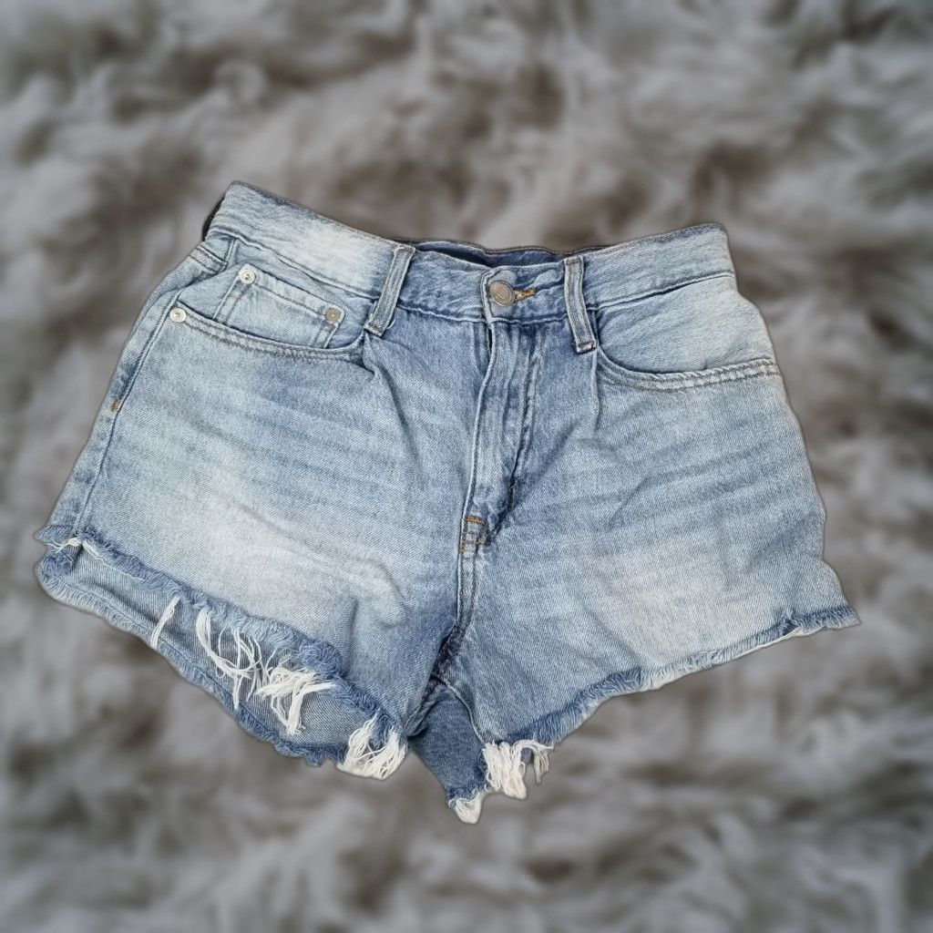 Vintage Aeropostale Womens Shorts Size 4 Blue Light Wash High Rise Mom Cut-off Size 27" / US 4 / IT 40 - 1 Thumbnail