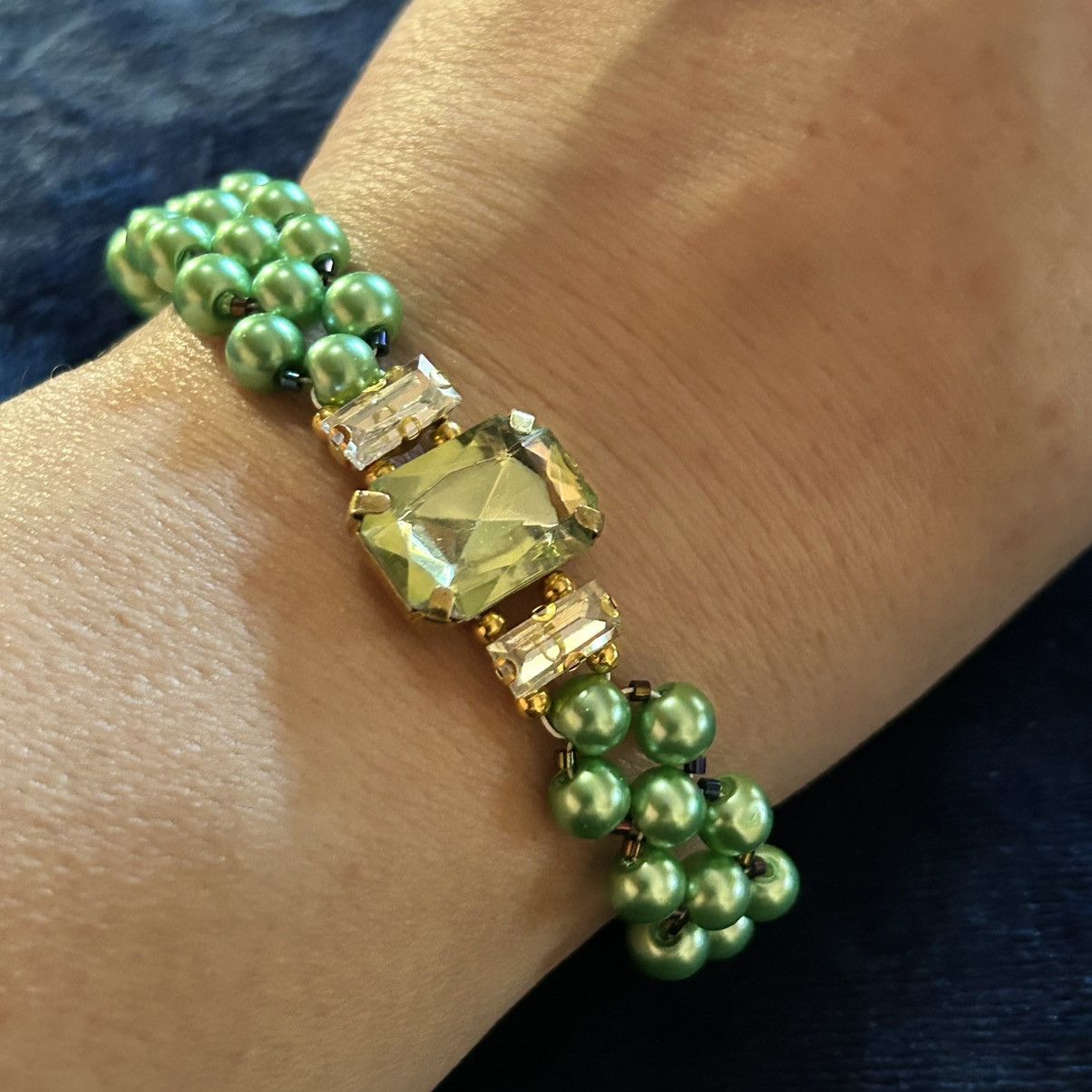 Handmade Handcrafted bright green Czech glass pearl bracelet Size ONE SIZE - 1 Thumbnail