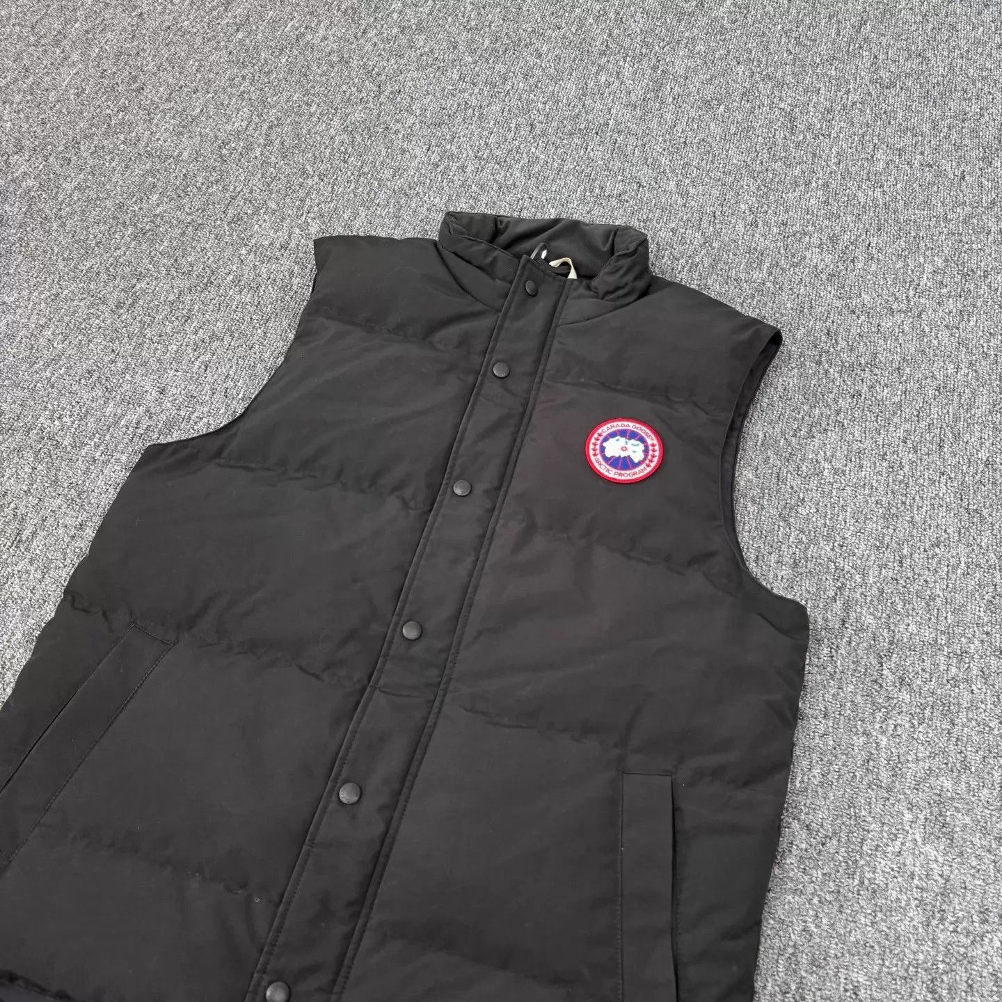 Canada Goose Black Puffer Vest with Button Closure - Size L Size US XXS / EU 40 - 3 Thumbnail