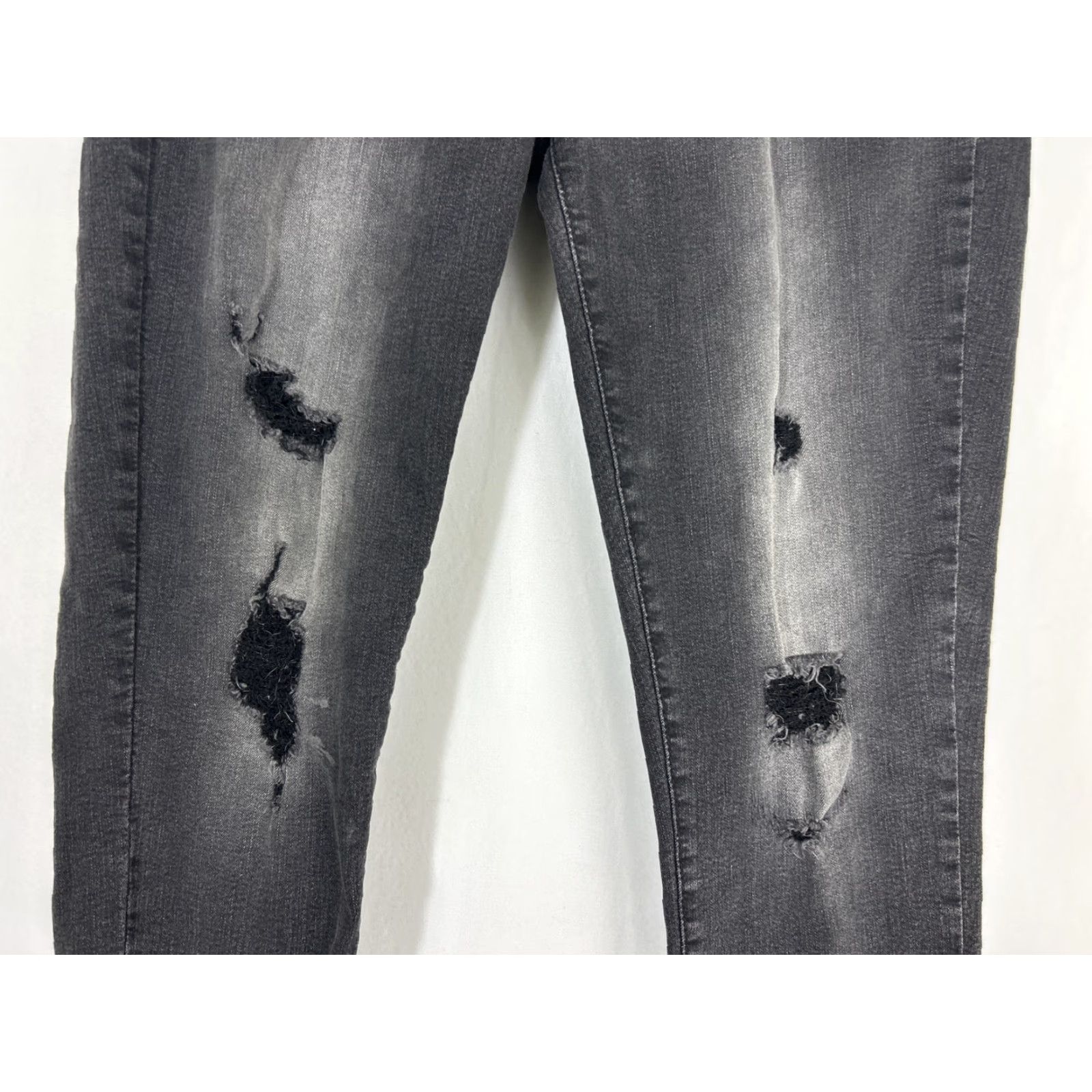 Denizen DENIZEN Women 34 Low Rise Distressed Black Skinny Jeans User: DENIZEN Women 34 Low Rise Distressed Black Skinny Jeans Size 24" / US 00 / IT 34 - 3 Thumbnail