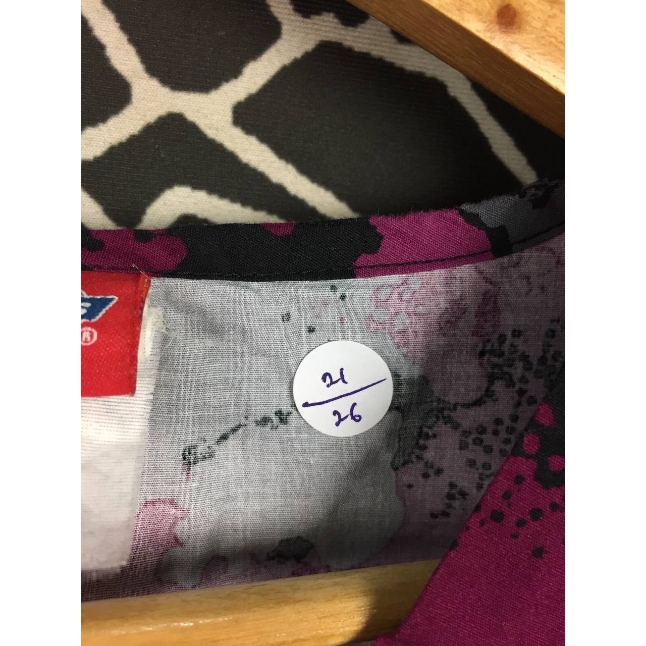 Dickies × Vintage Dickies Workwear Abstract Print V-Neck Scrub Top Size S Size US S / EU 44-46 / 1 - 10 Thumbnail