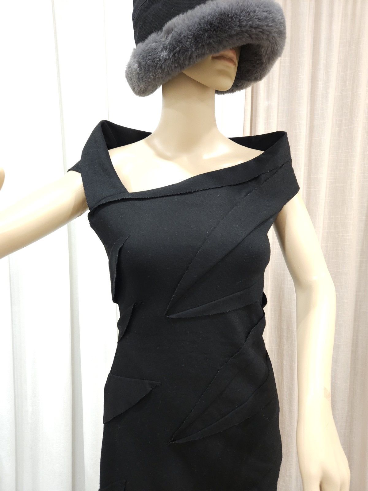 Diane von Furstenberg × Vintage DIANE VON FURSTENBERG Wool Elastic Slim-Fit Ruffled Dress Size S / US 4 / IT 40 - 13 Thumbnail